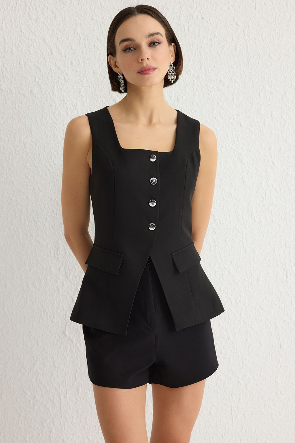 TRENDYOLMILLA Beyaz Fitted Kare Yaka Kal?n Ask?l? Dokuma Yelek TWOSS25YE00026