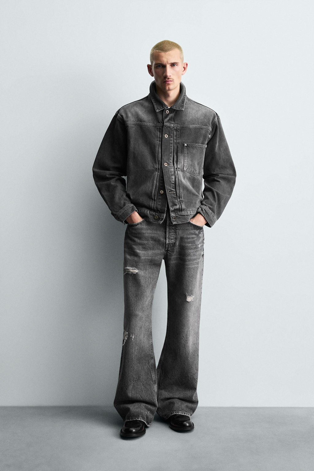 WIDE FLARE FIT JEANS