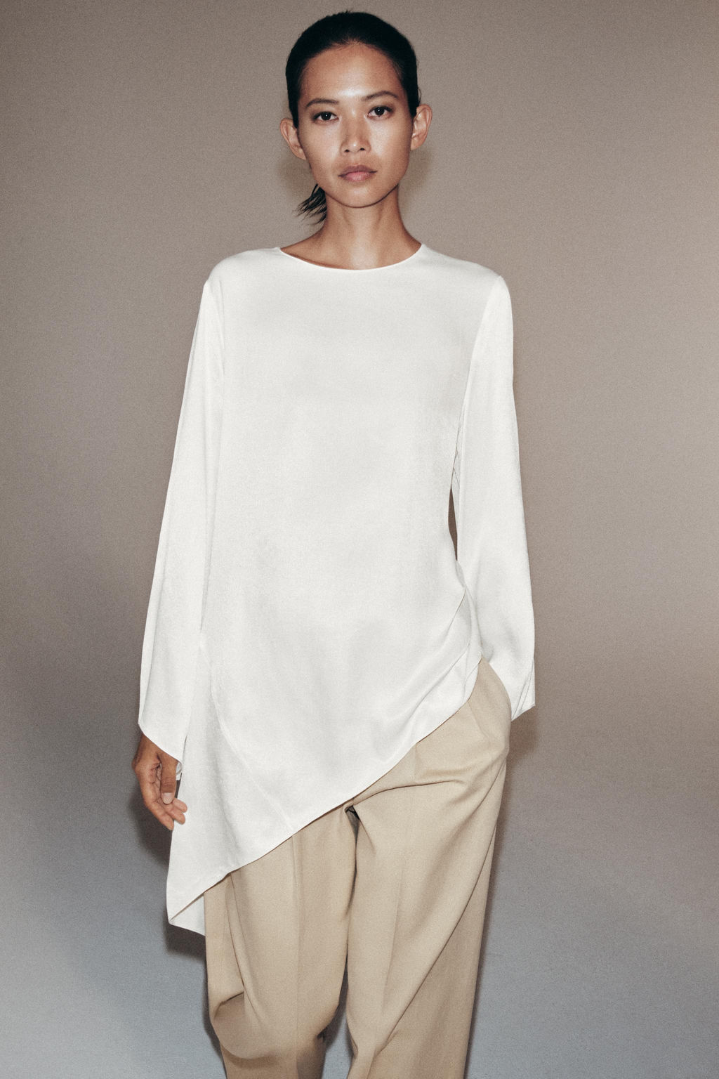 TOP ASIM?TRICO SATINADO ZW COLLECTION / Blanco roto - Zara фото 12