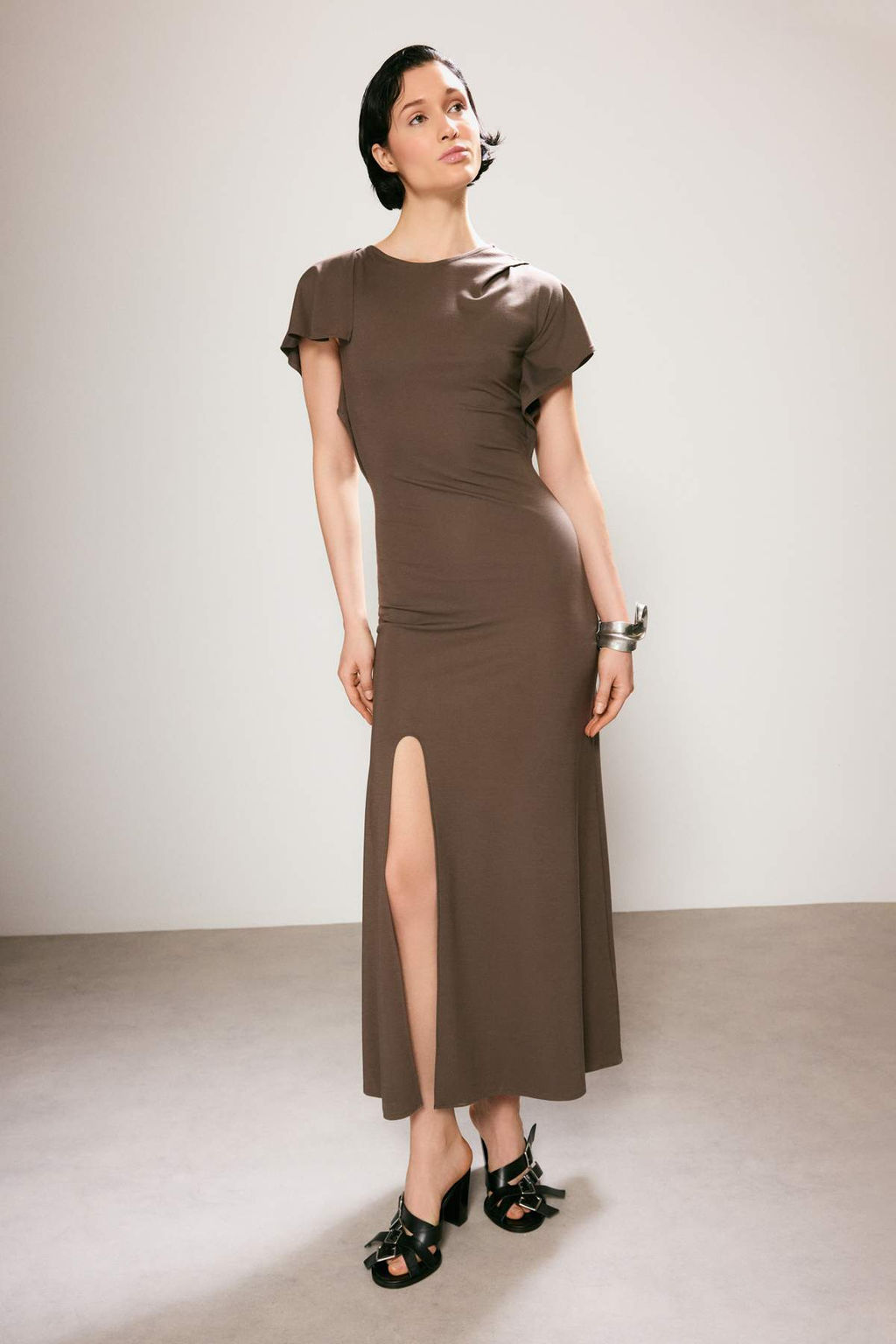 Trendyol Studio Collection Haki Bodycon Melek Kol K?sa Kollu Esnek Orme Elbise TWOSS26EL00393 - Trendyolmilla фото 2