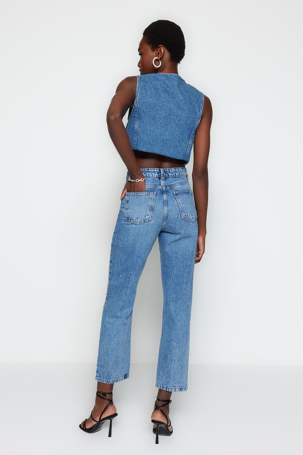 Mavi Yuksek Bel Duz Kesim Straight Jeans TWOSS23JE00089