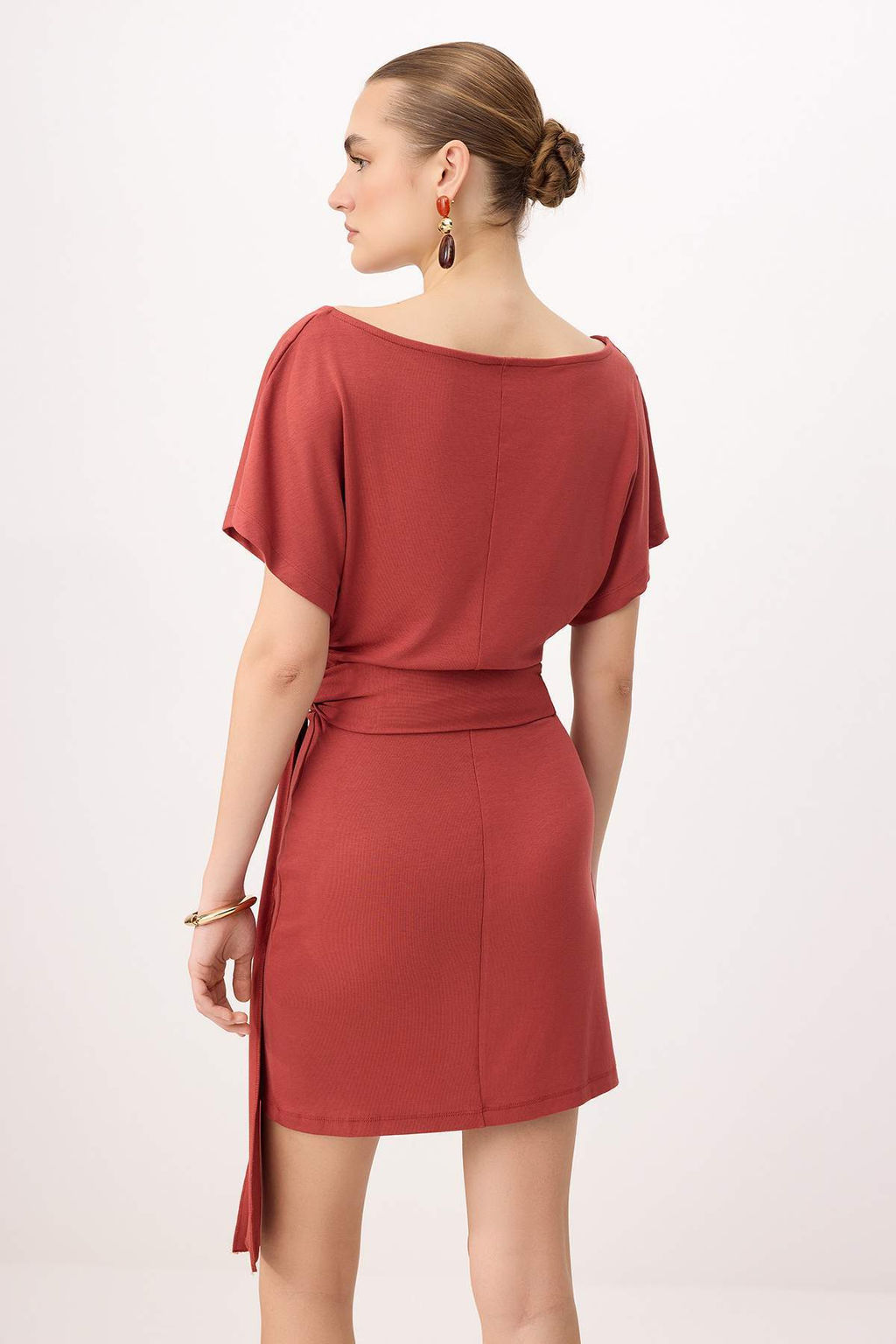 Kiremit Bodycon Asimetrik Yaka Baglama Detayl? K?sa Yumusak Orme Elbise TWOSS26EL00256
