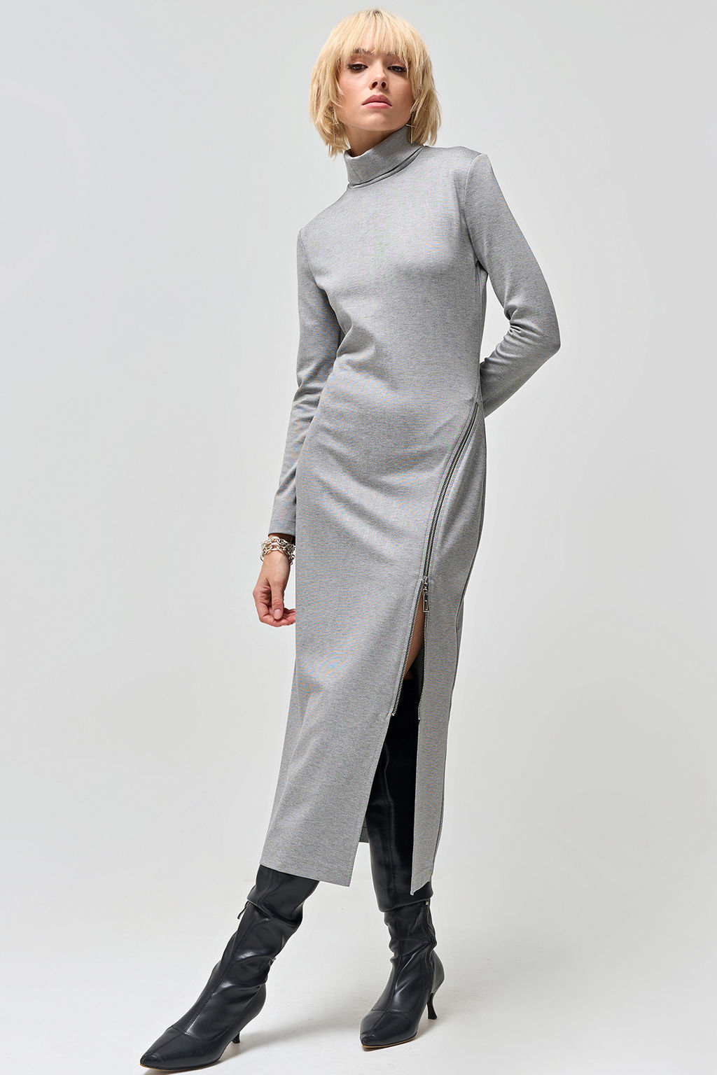 Платье из плотного трикотажа с застежкой на молнию серое новый год