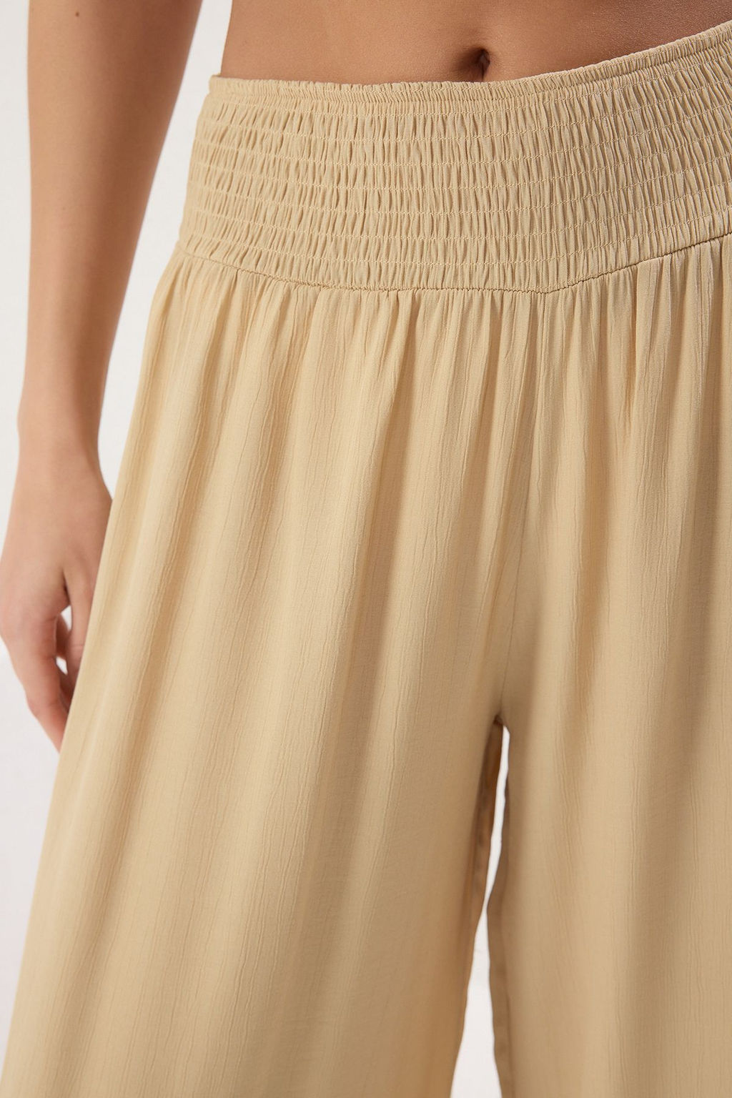 TRENDYOLMILLA Siyah Dokuma Gipe Detayl? Plaj Pantolon TBESS24PL00008  фото 3