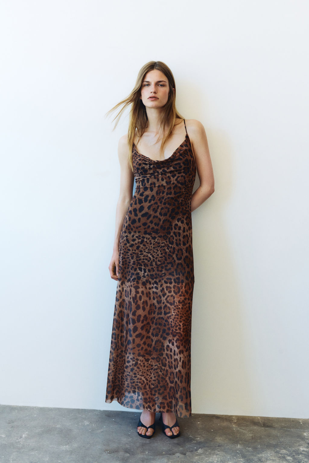 Vestido lencero con escote drapeado - H&m фото 4