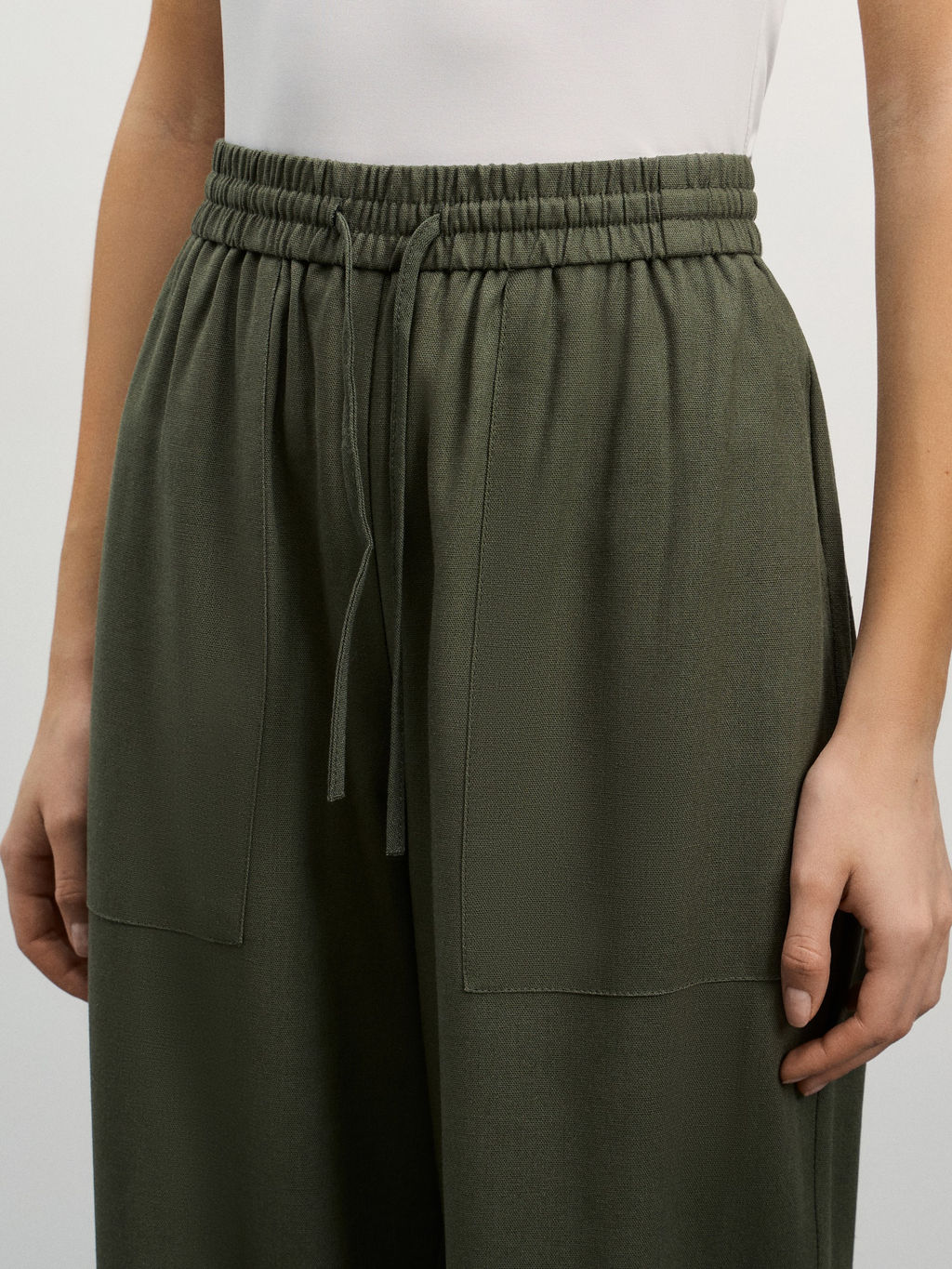 Льняные брюки с накладными карманами / Zarina  фото 5