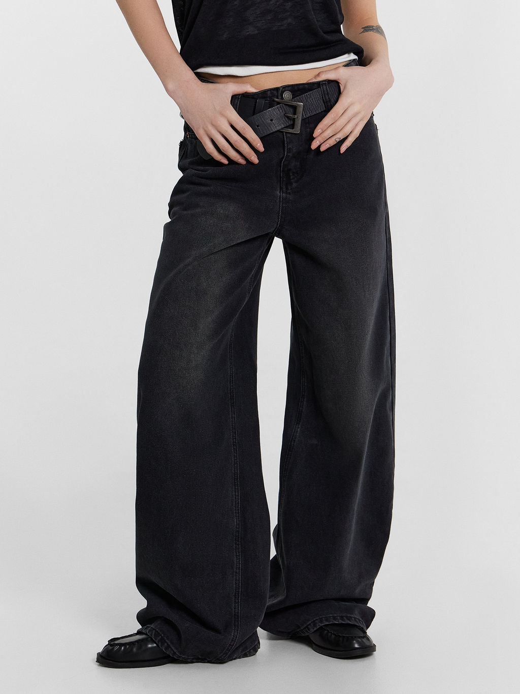 Джинсы женские серые т.серый +тинт 2024-2DTW301-7 - Mark formelle фото 2