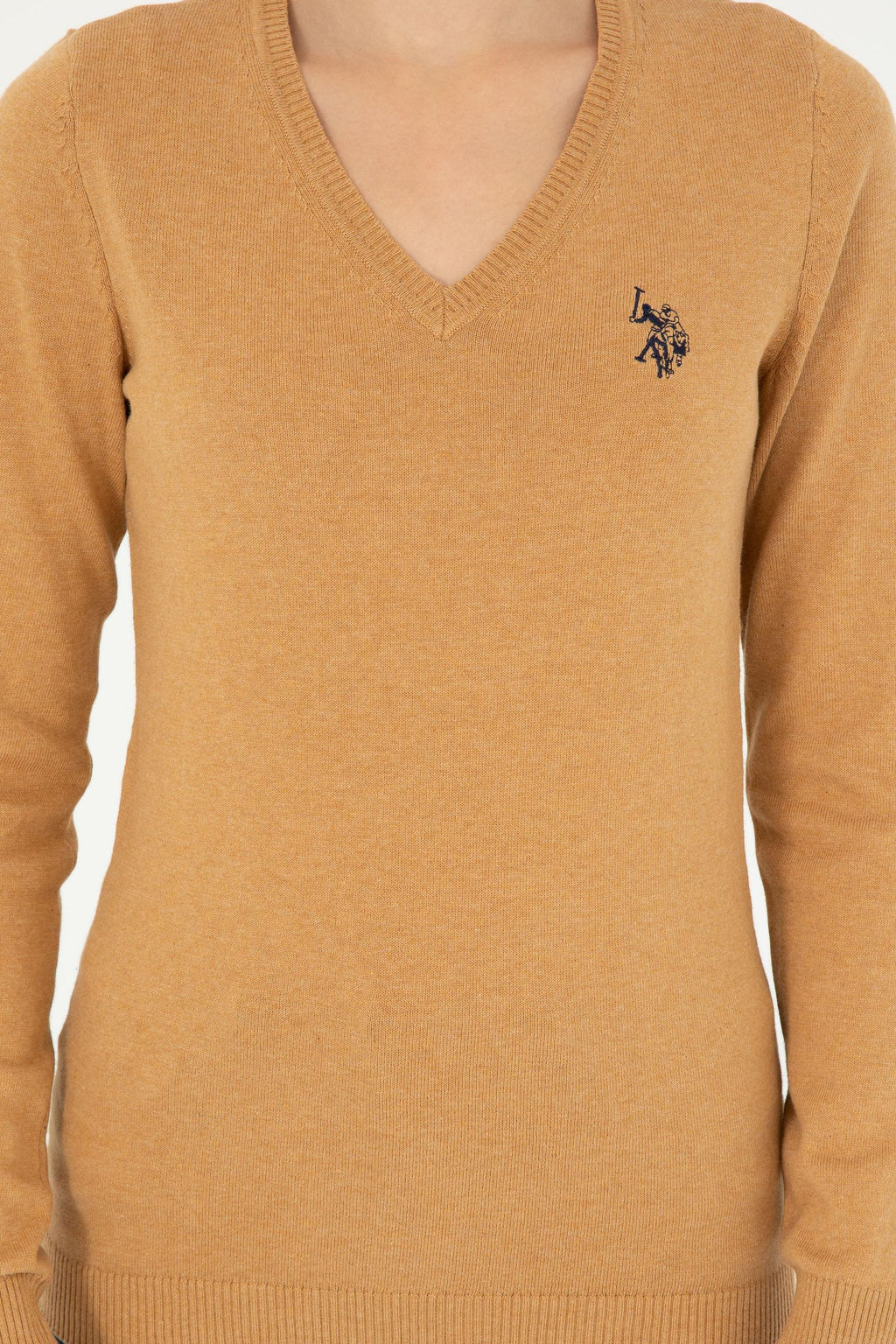 Женский базовый свитер светло-коричневого цвета с v-образным вырезом меланжевого цвета Неожиданная скидка в корзине - U.s. polo assn фото 6