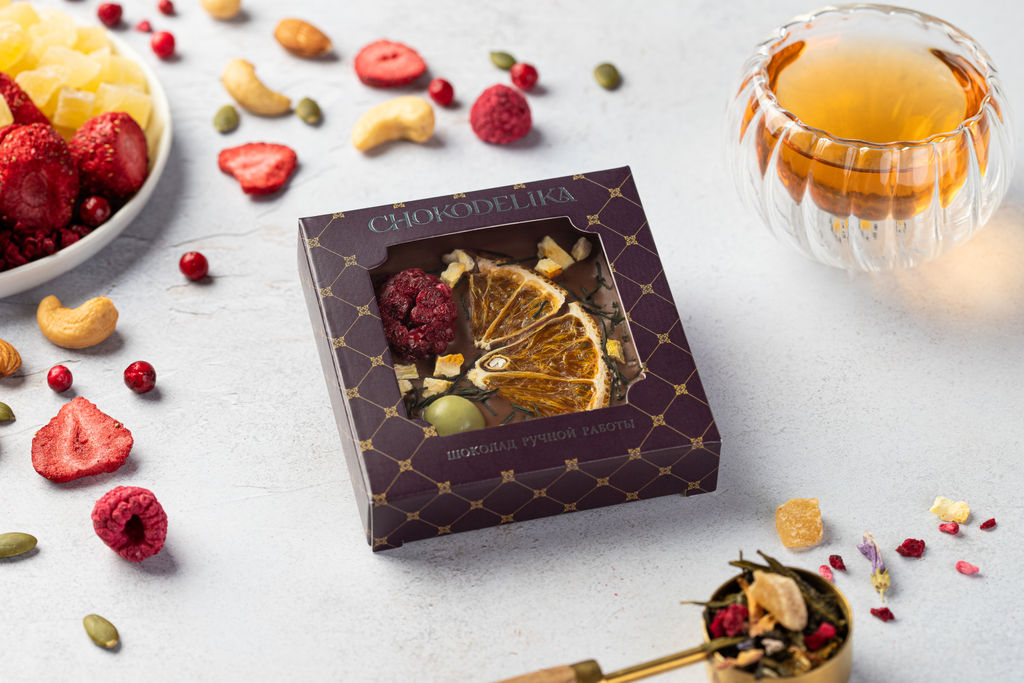 Шоколад молочный с украшением Ежевика и апельсин 35 гр - Chokodelika фото 4