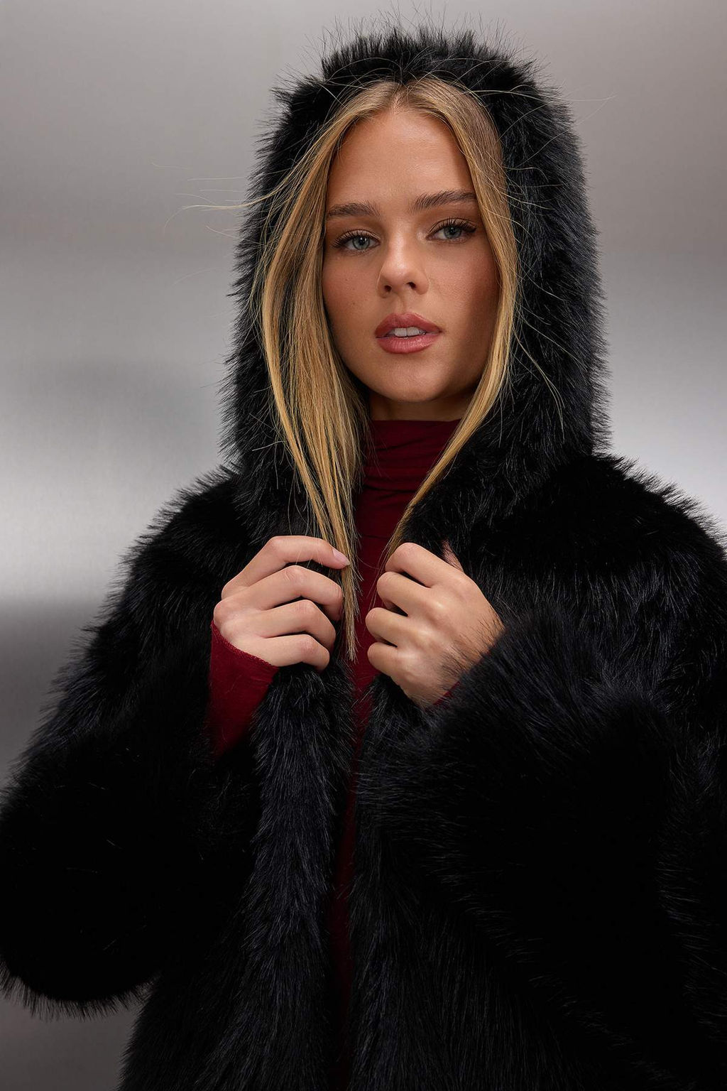 Siyah Oversize Kal?p Kapusonlu Kurk Mont TWOAW26MO00025