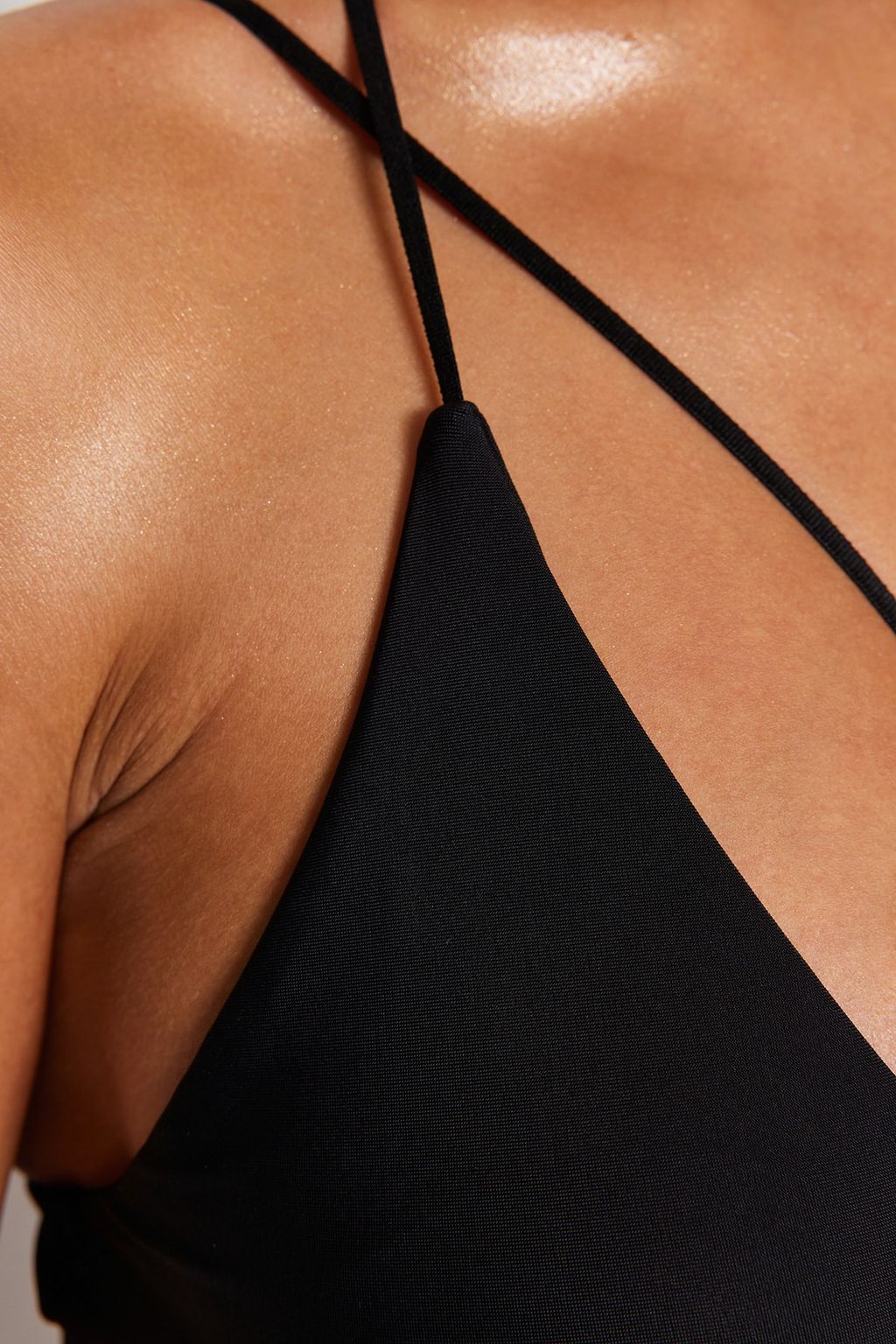 Siyah V Yaka Biyeli Normal Paca Mayo TBESS23MA00326