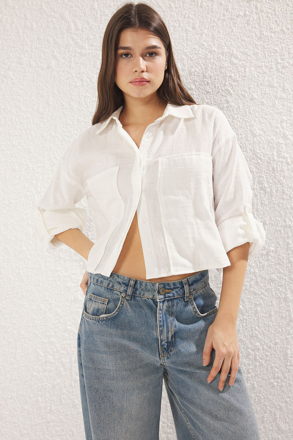 TRENDYOLMILLA Beyaz Muslin Kumas Buyuk Cep Detayl? Regular Normal Kal?p Crop Dokuma Gomlek TWOSS25GO00099 фото 2