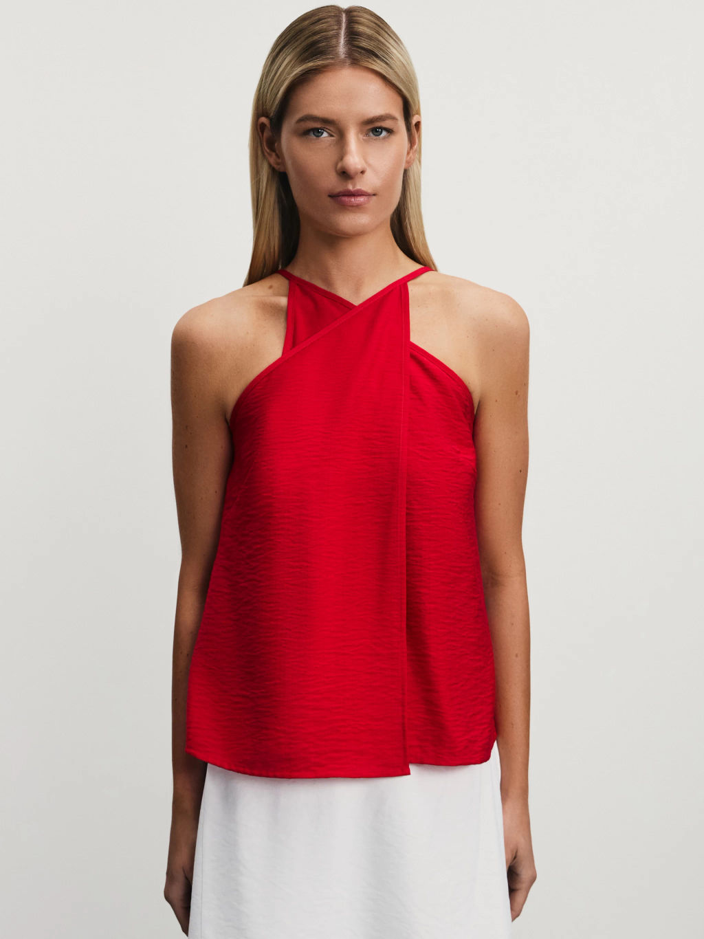 Топ из вискозы с горловиной халтер / Zarina  фото 3