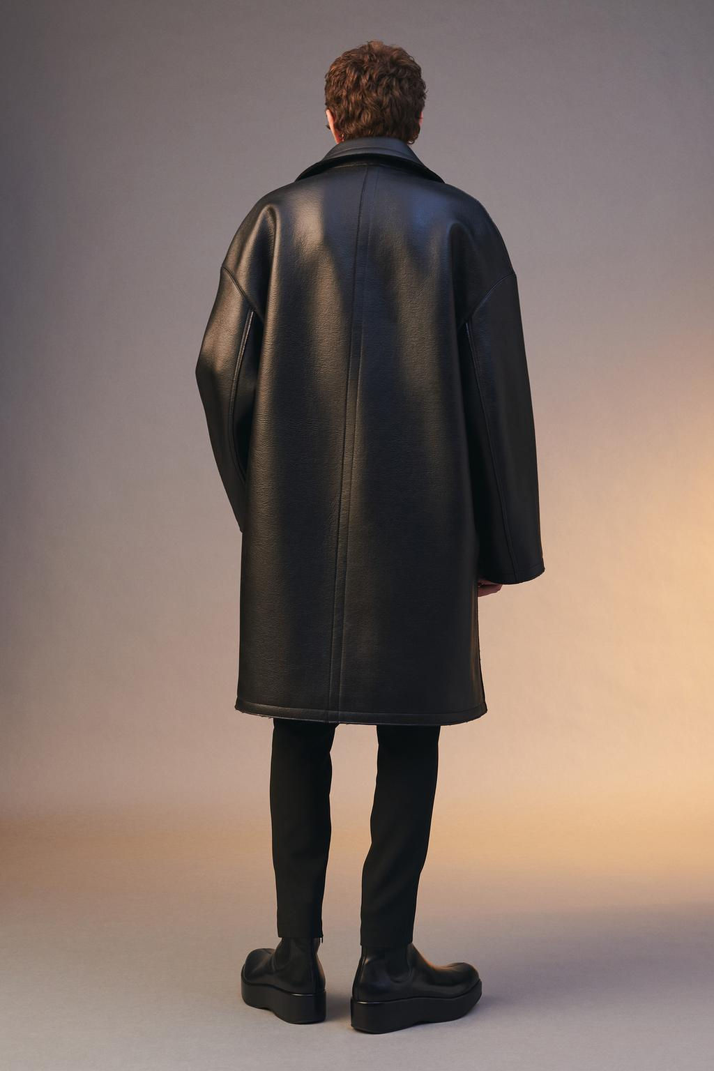 LIMITED EDITION RUBBERISED COAT - Zara фото 3