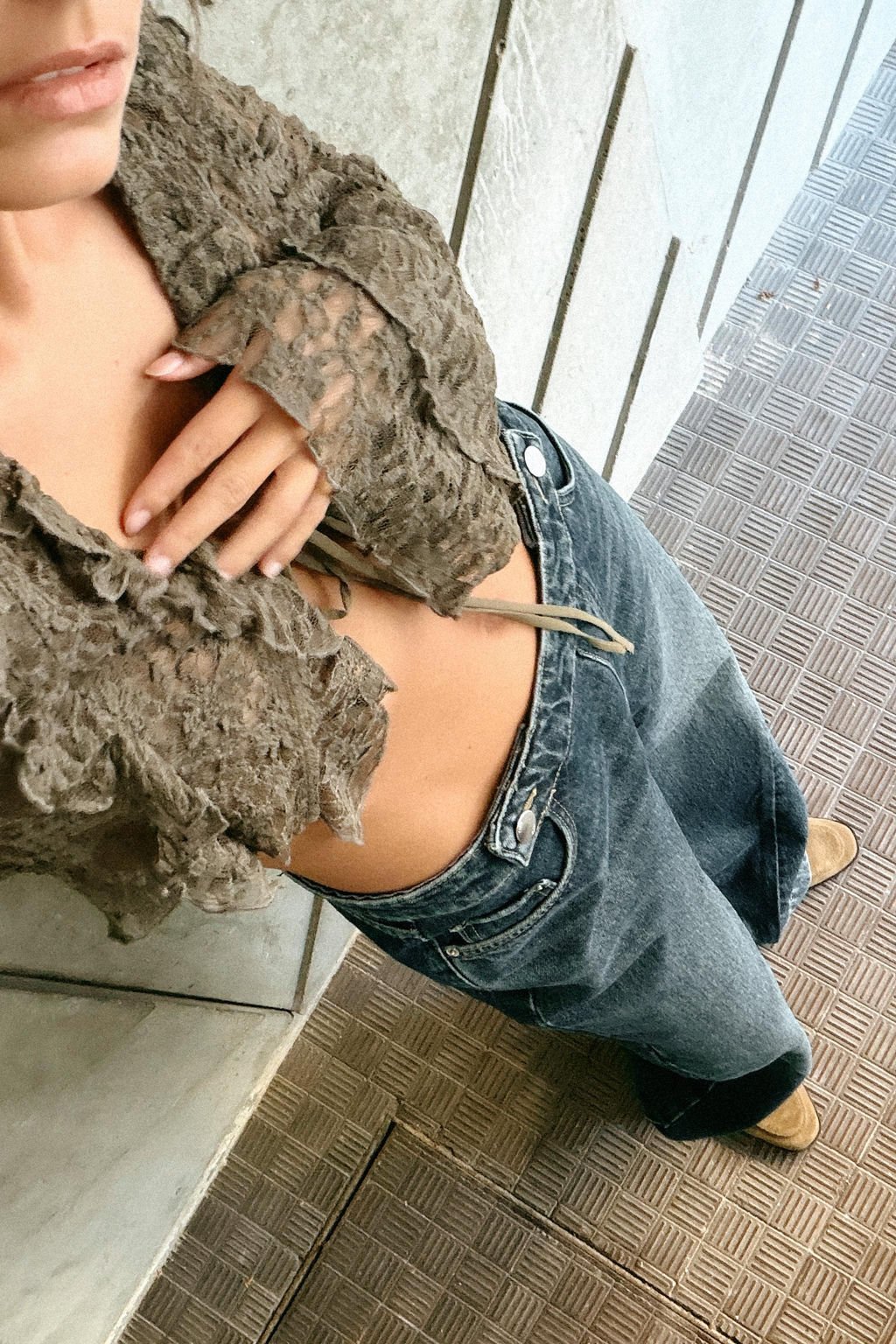 SHORT LACE JACKET WITH RUFFLES - Zara фото 4