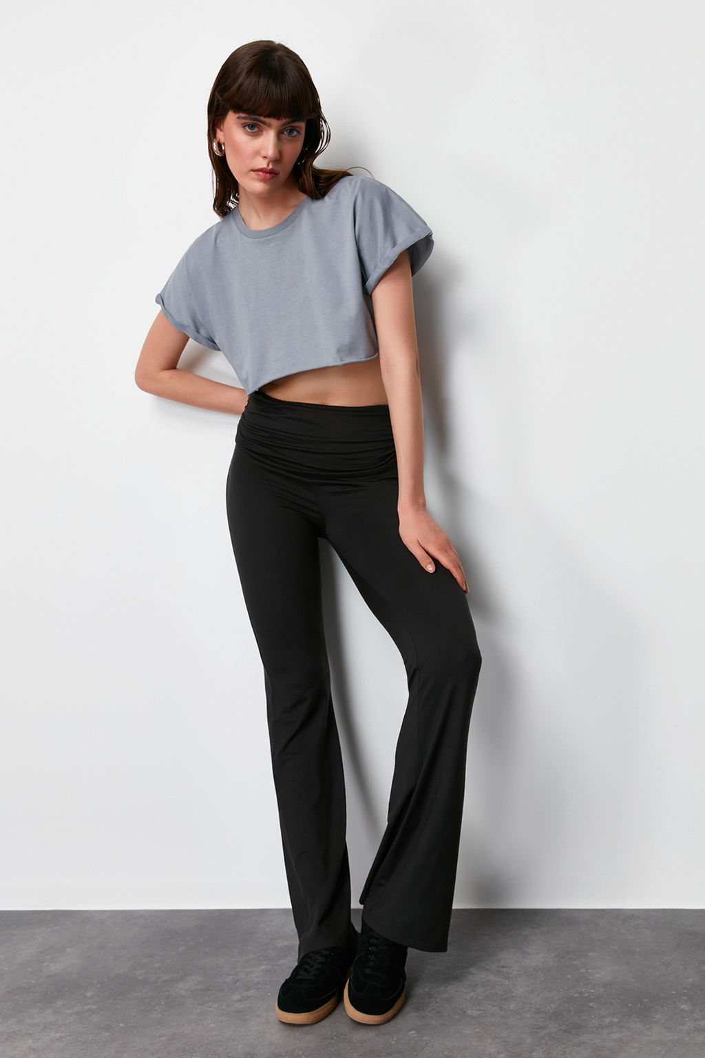 Siyah Yumusak Kumasl? Bel Detayl? Flare/Ispanyol Paca Pantolon TWOSS24PL00120 - Trendyolmilla фото 2