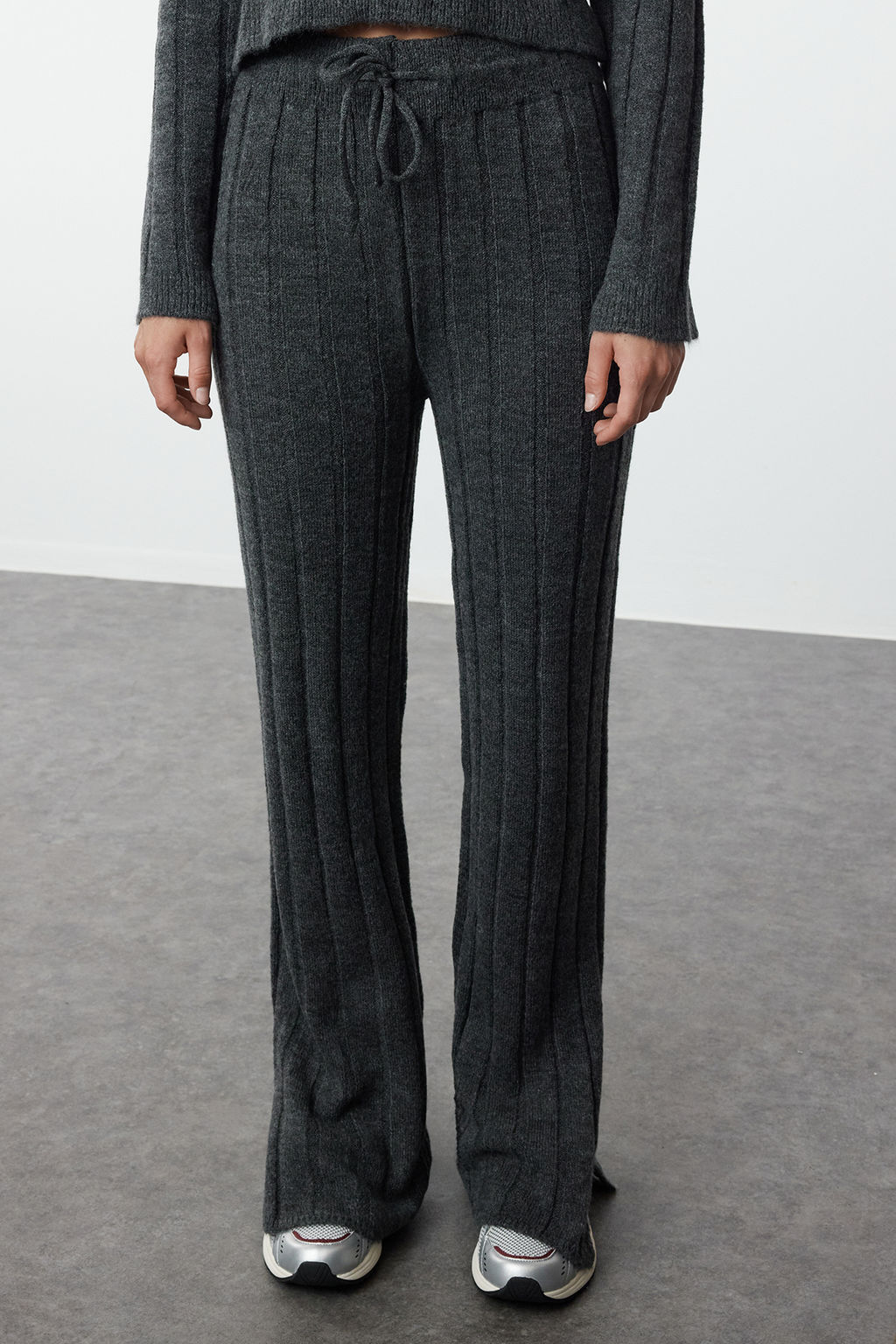 Antrasit Crop Yumusak Dokulu Triko Alt-Ust Tak?m TWOAW25AU00038 - Trendyolmilla фото 4