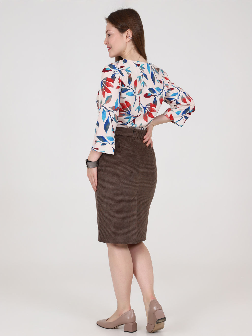 Юбка классическая из вельвета коричневая