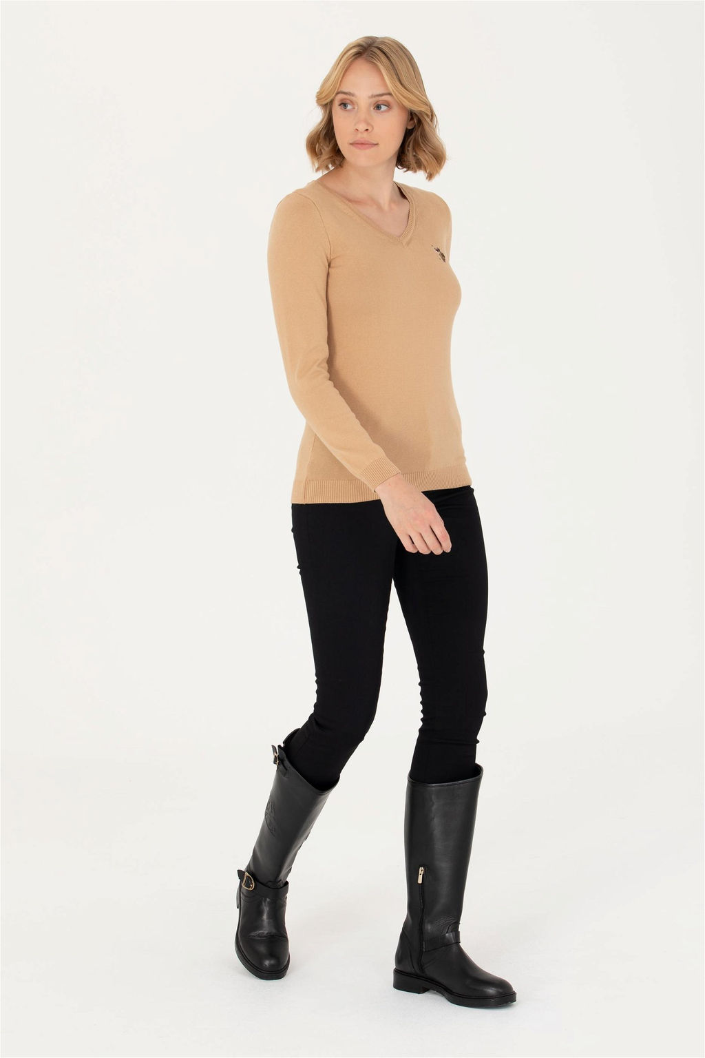 U. S. Polo Assn Женский базовый свитер песочного цвета с v-образным вырезом - U.s. polo assn фото 11
