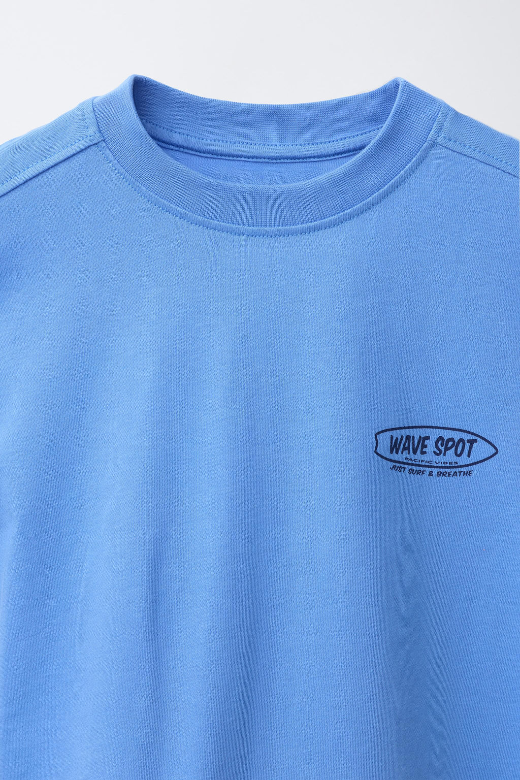 CONJUNTO CAMISETA Y BERMUDA TEXTO / Azul claro