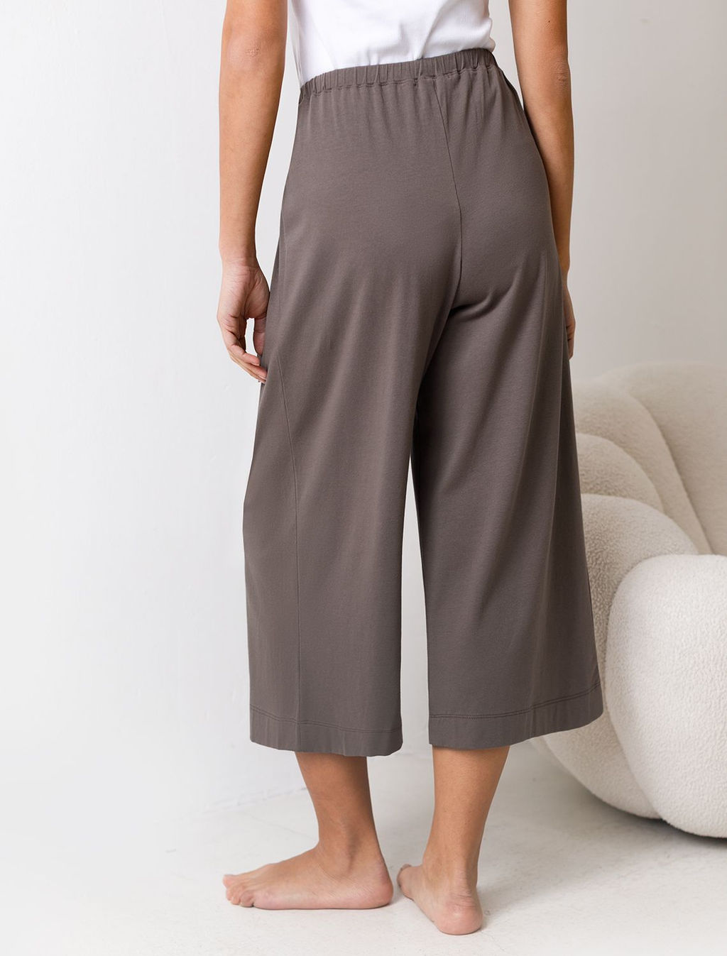 Брюки Vilatte кюлоты укороченные широкие на резинке из хлопка кофейные фото 3