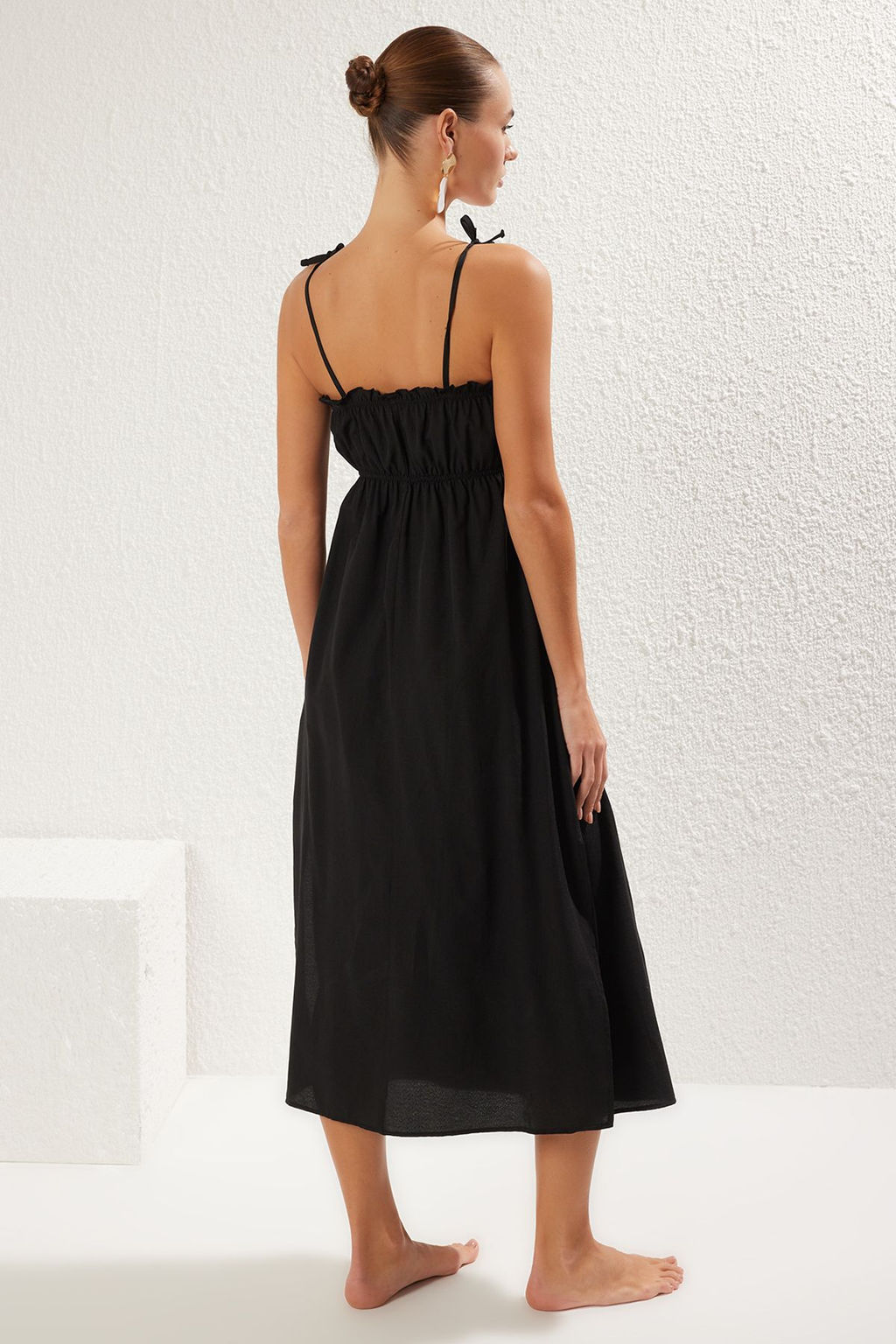 Siyah Dokuma Buzgulu Maxi Plaj Elbise TBESS25EL00029