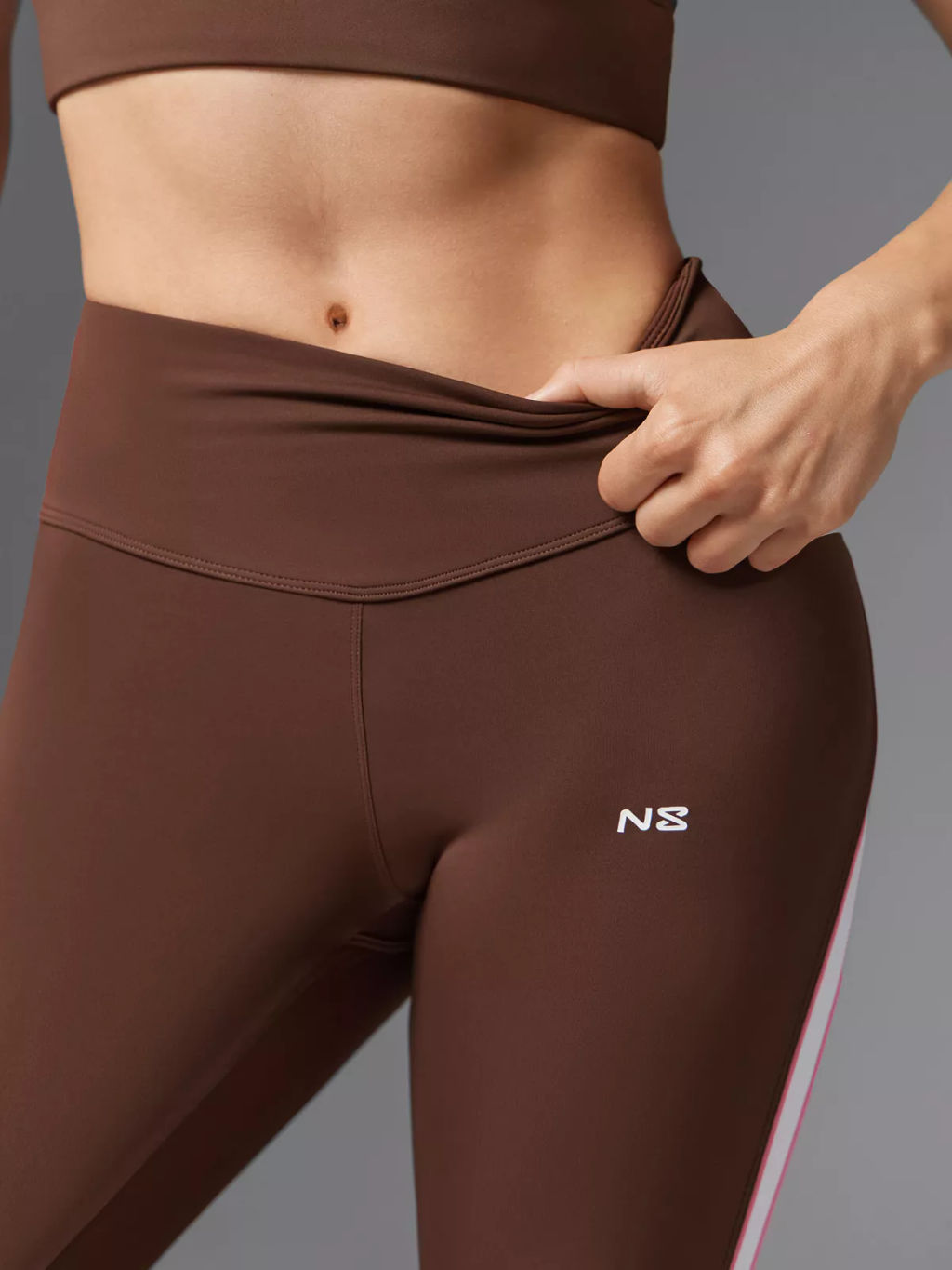 Спортивные леггинсы с фигурными вставками