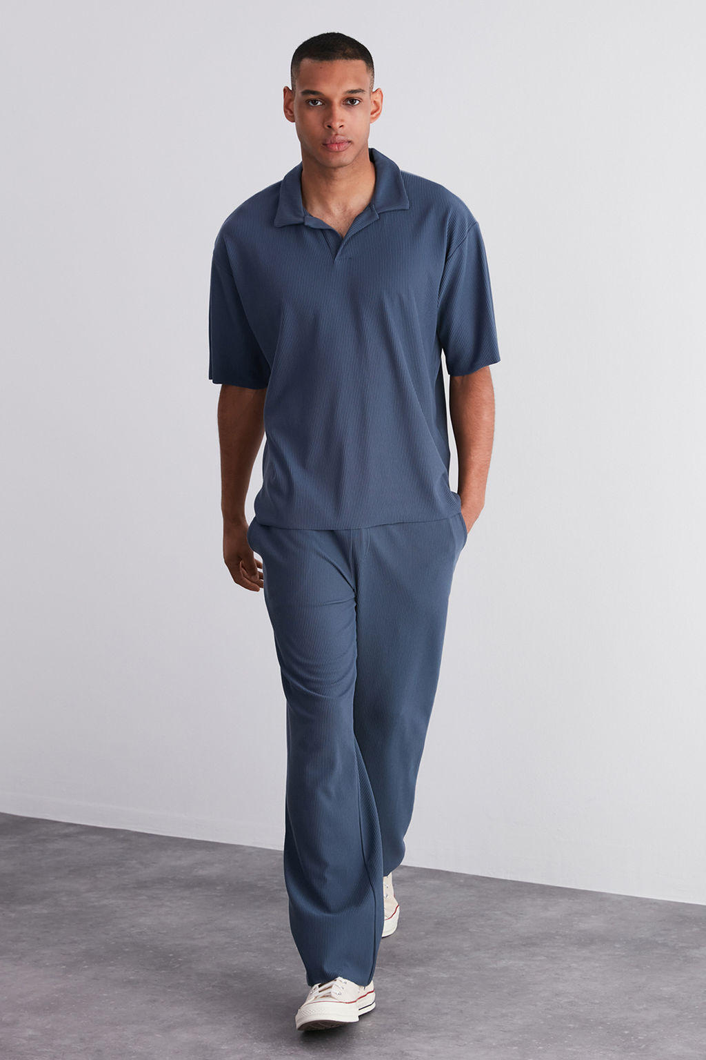 TRENDYOL MAN Limited Edition Siyah Straight Fit Dokulu Gizli Kordonlu Tek Parca Esofman Alt? TMNSS23EA00013 - Trendyolmilla фото 2