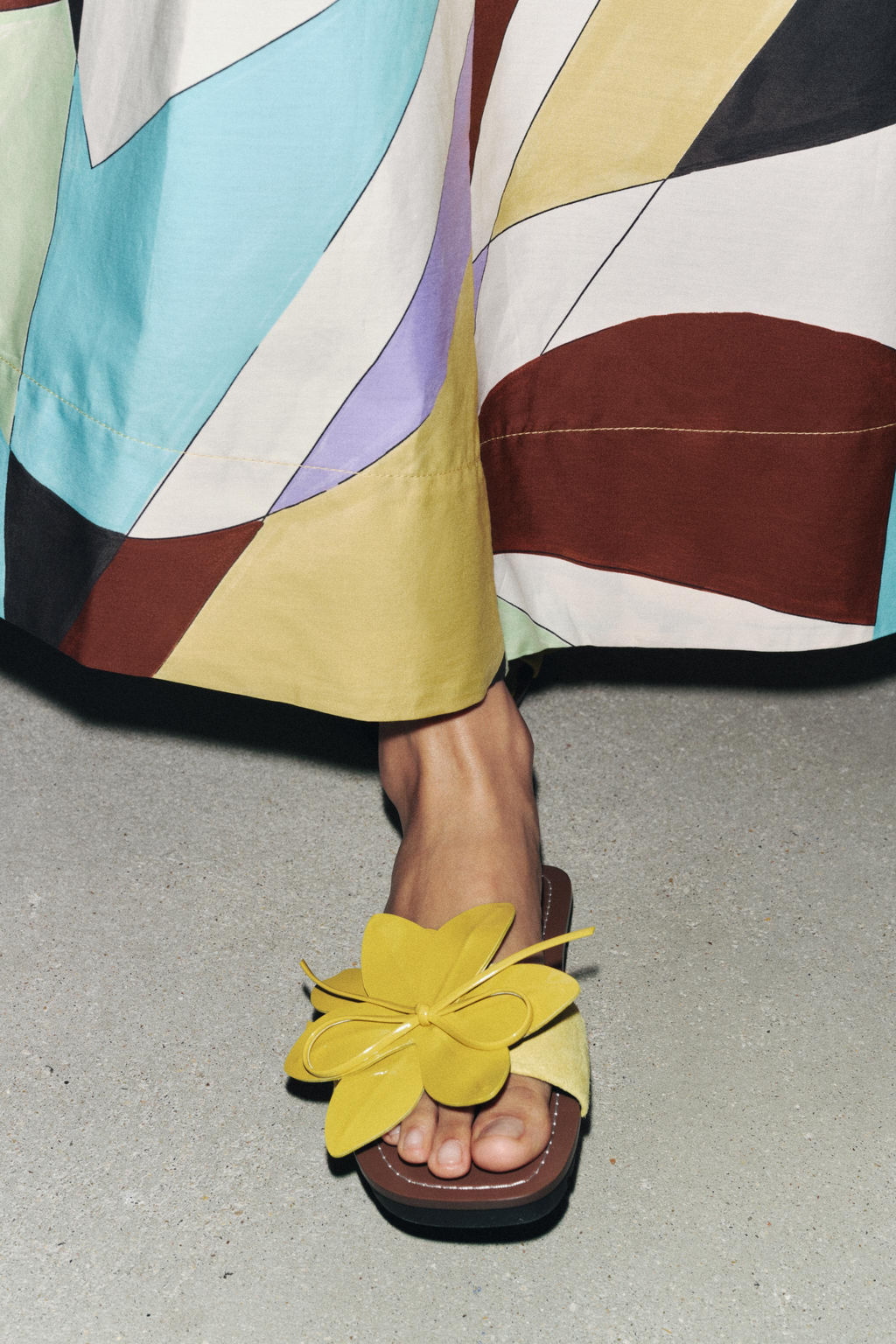 LEATHER FLOWER SANDALS