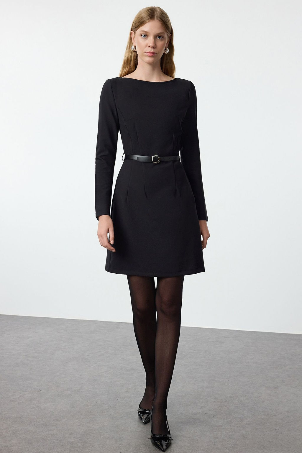 Trendyolmilla Siyah Kemerli Vucuda Oturan Mini Dokuma Elbise TWOAW25EL00365