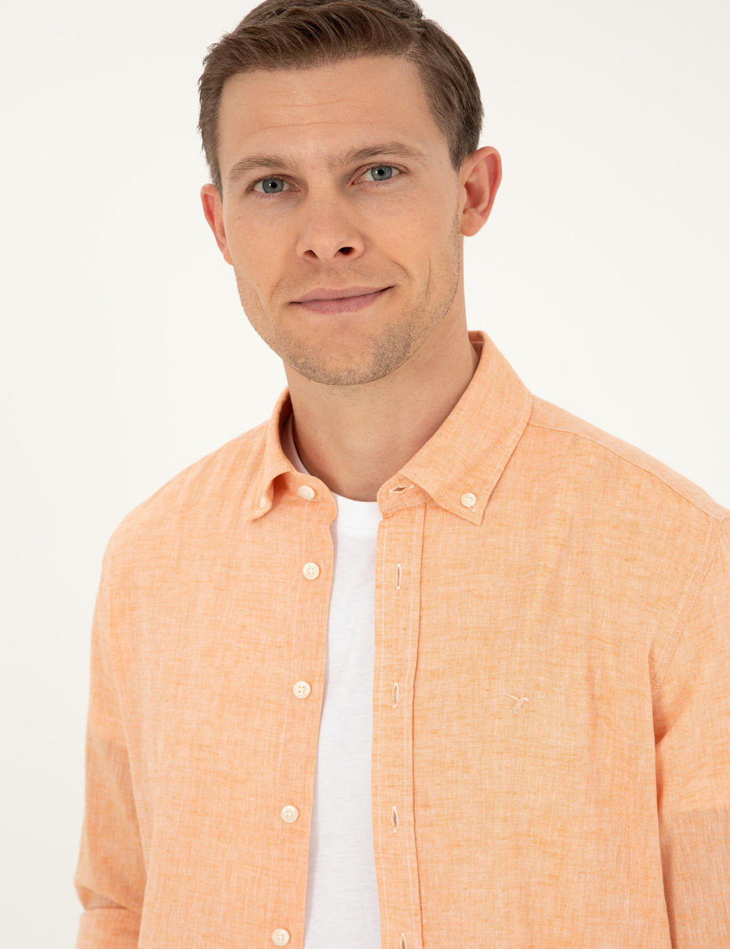 Оранжевая рубашка узкого кроя из смесового льна
