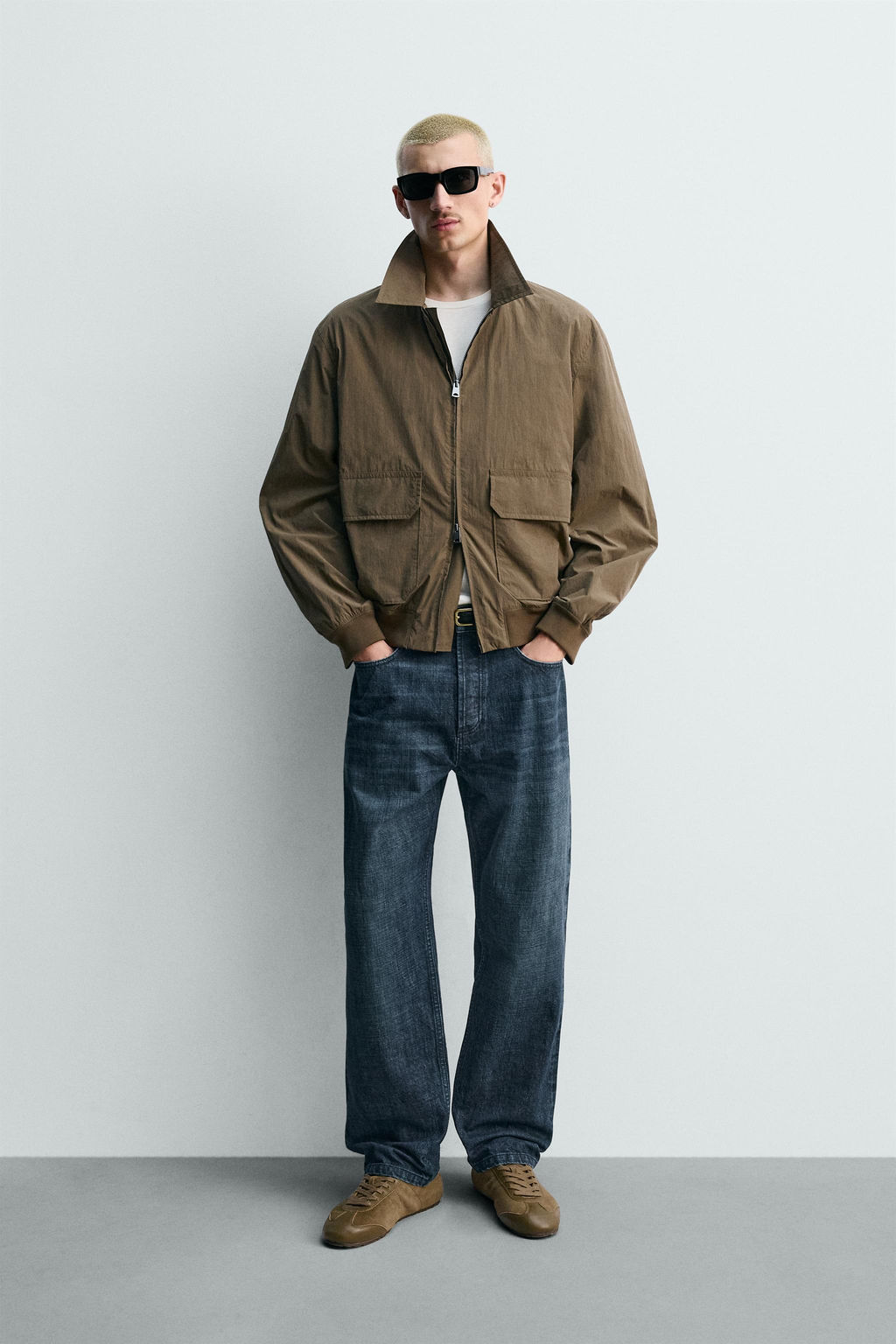 CAZADORA T?CNICA REGULAR FIT / Marr?n