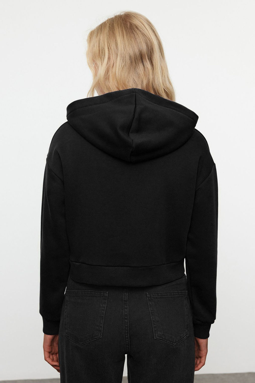 TRENDYOLMILLA Ekru Kal?n Ici Polarl? Kapusonlu Rahat Kesim Crop Basic Orme Sweatshirt TWOAW24SW00105  фото 11