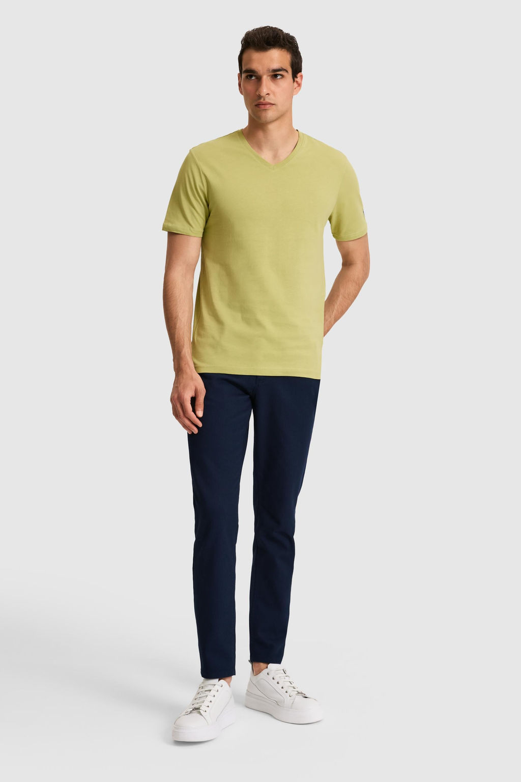 Erkek Regular Fit V Yaka Ye_il Basic Ti__rt