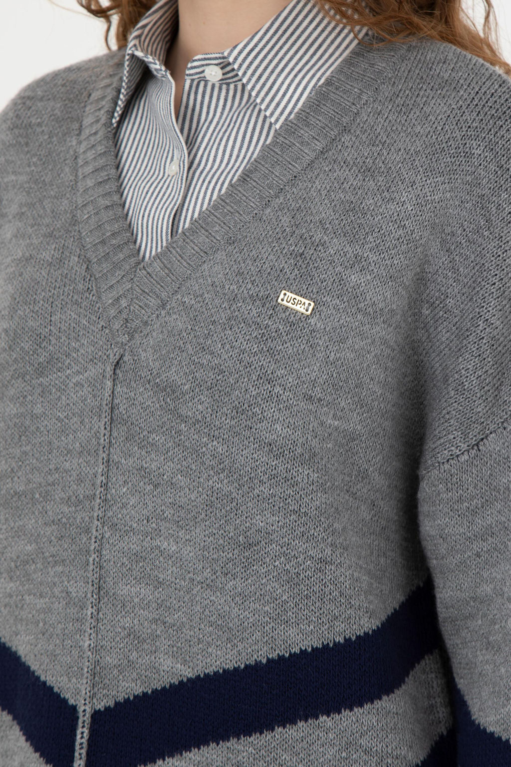 Kad_n Gri Melanj V Yaka Triko Kazak