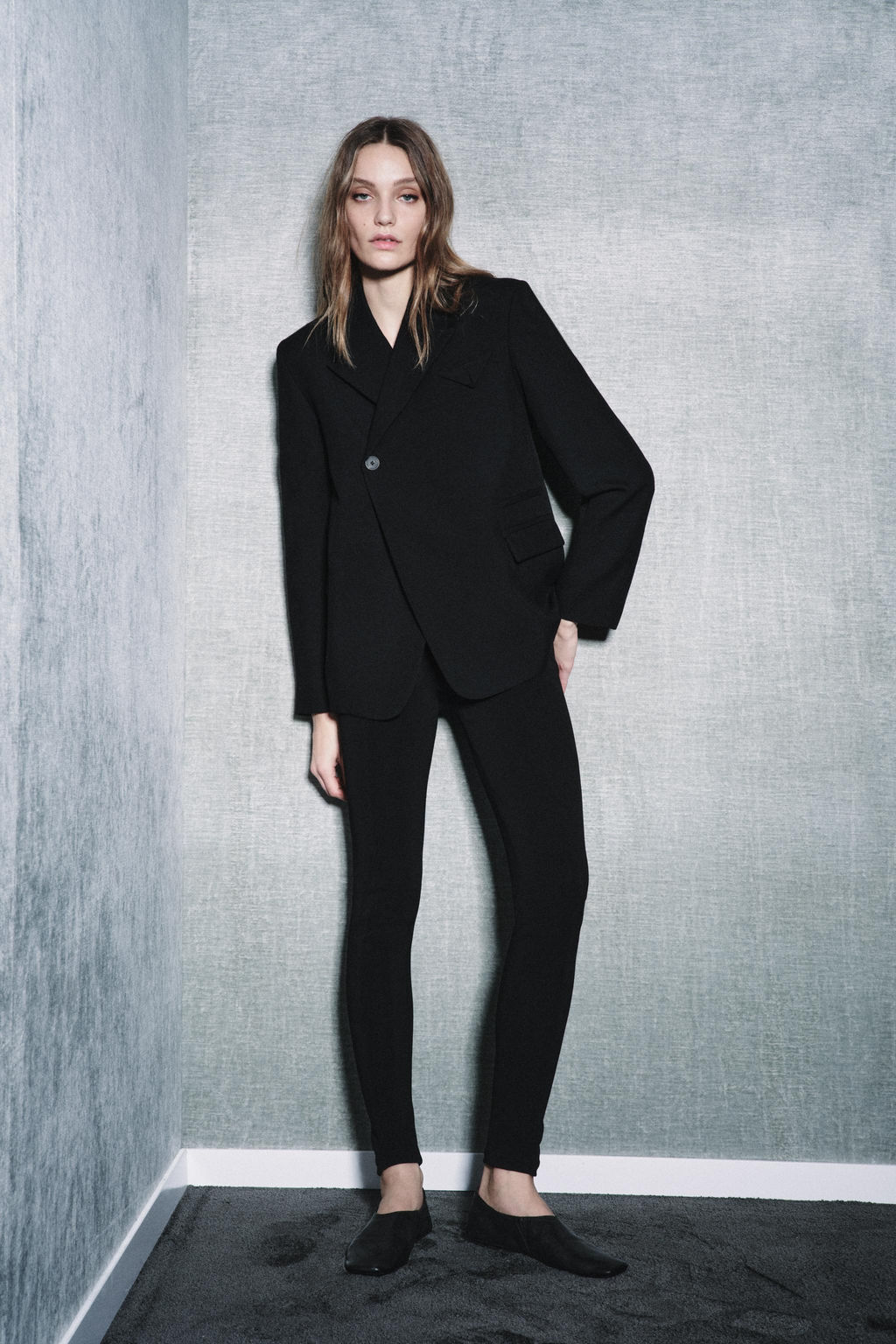 LIMITED EDITION FLAT LEATHER SHOES - Zara фото 4