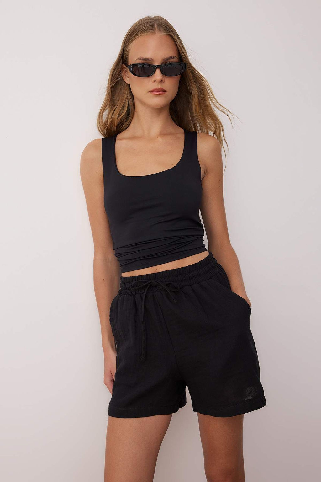 Siyah Muslin Beli Lastikli Yuksek Bel City Boy Sort & Bermuda TWOSS25SR00233 - Trendyolmilla фото 9