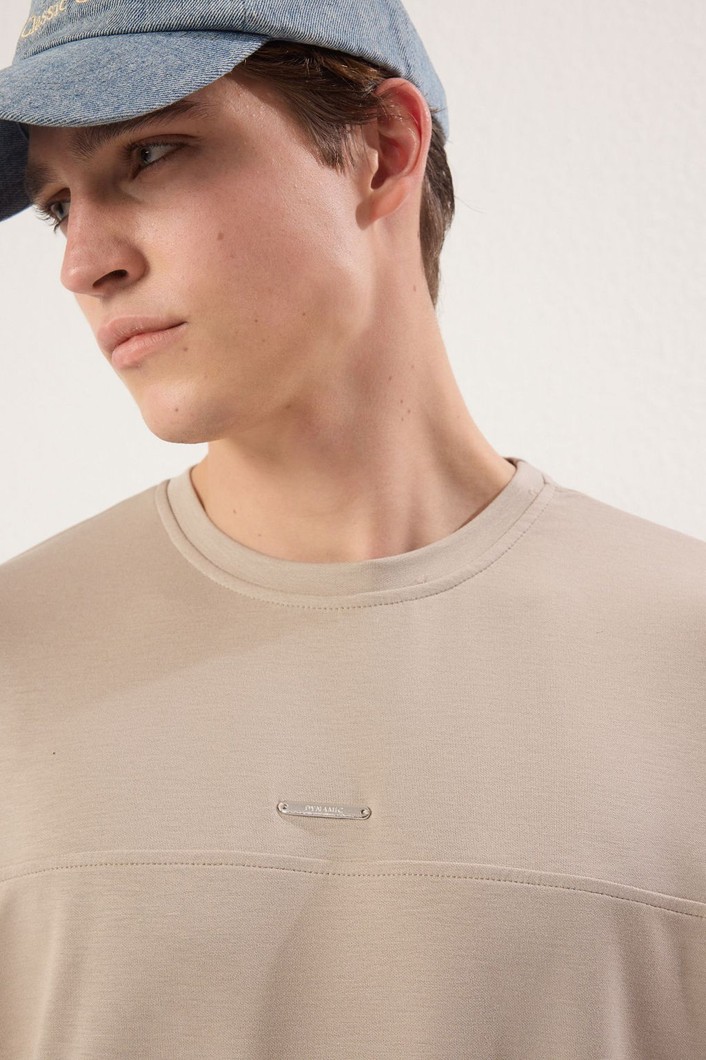 TRENDYOL MAN Siyah Oversize/Genis Kesim Metal Etiket Detayl? Yumusak Doku Interlok Kumas T-Shirt TMNSS25TS00105 - Trendyolmilla фото 3