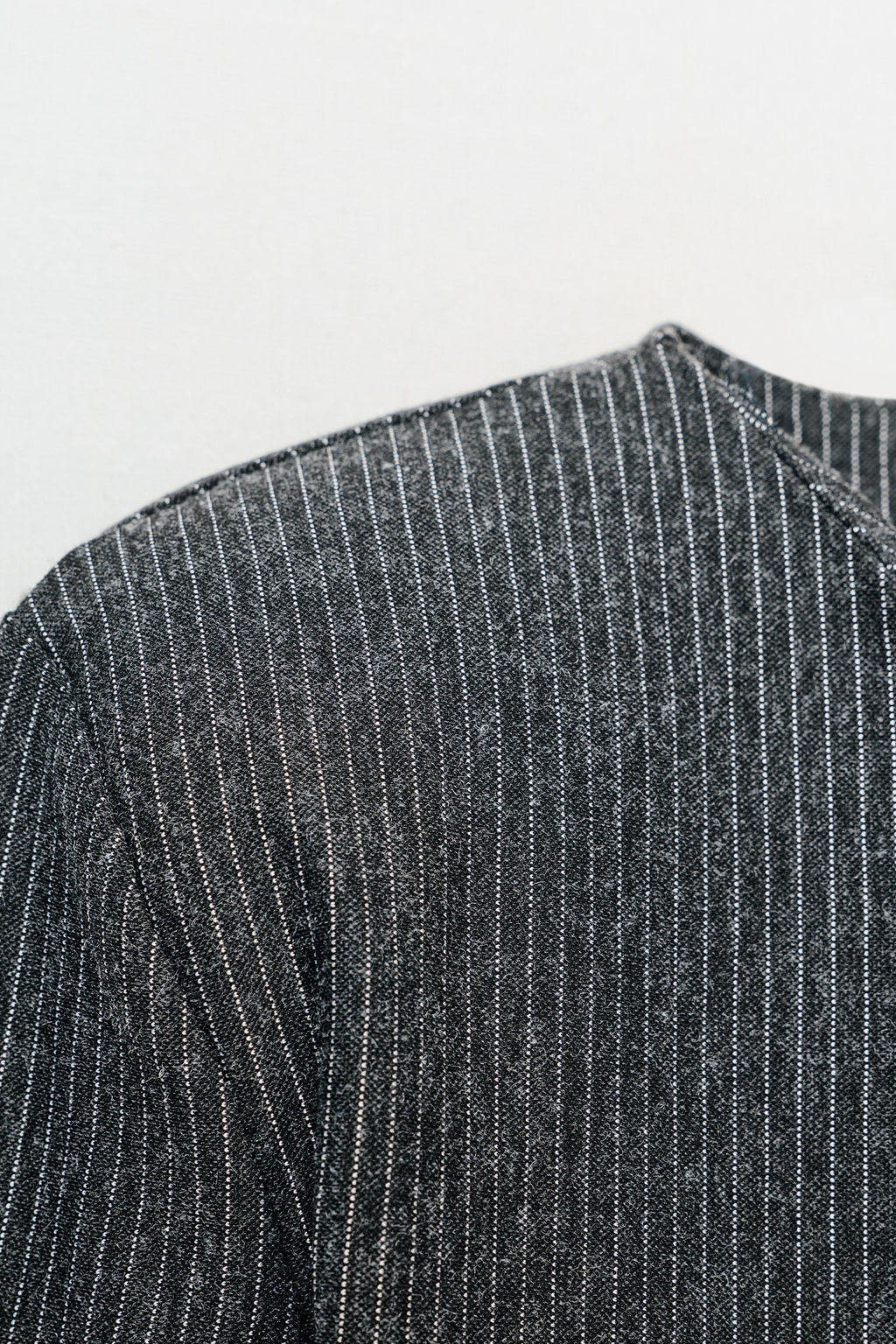 TOP WITH SHOULDER PADS AND PINSTRIPE - Zara фото 9