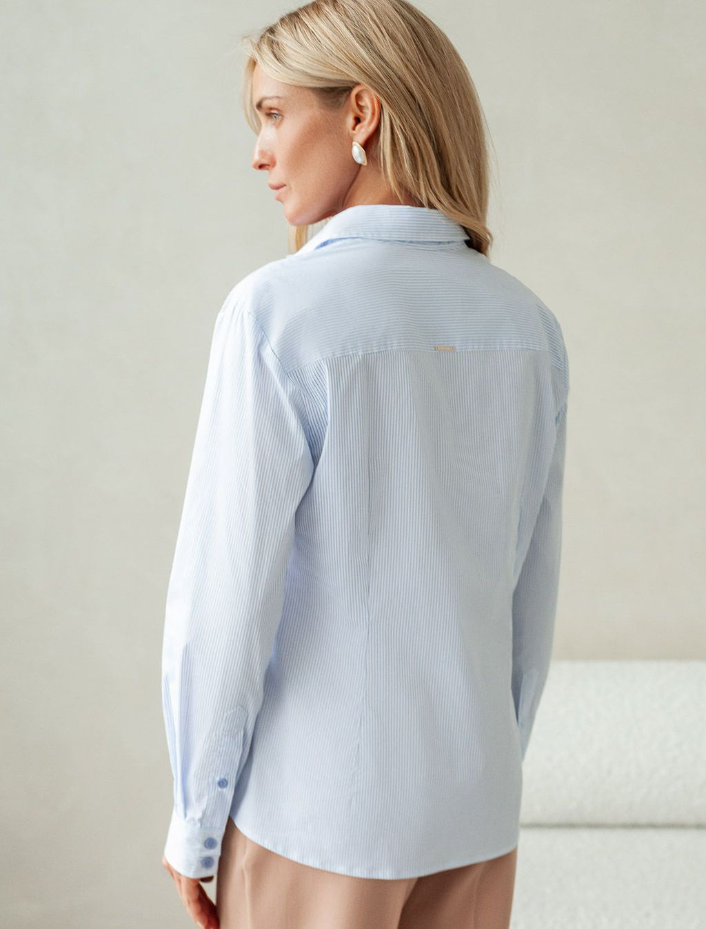 D29.273 Блузка женская белый-голубой