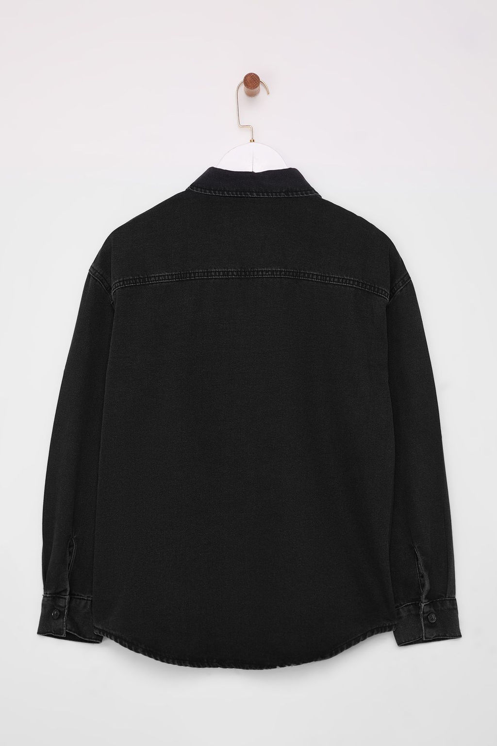 TRENDYOLMILLA Siyah Fiyonk/Kurdele Detayl? Denim Oversize Gomlek TWOSS25GO00002  фото 9