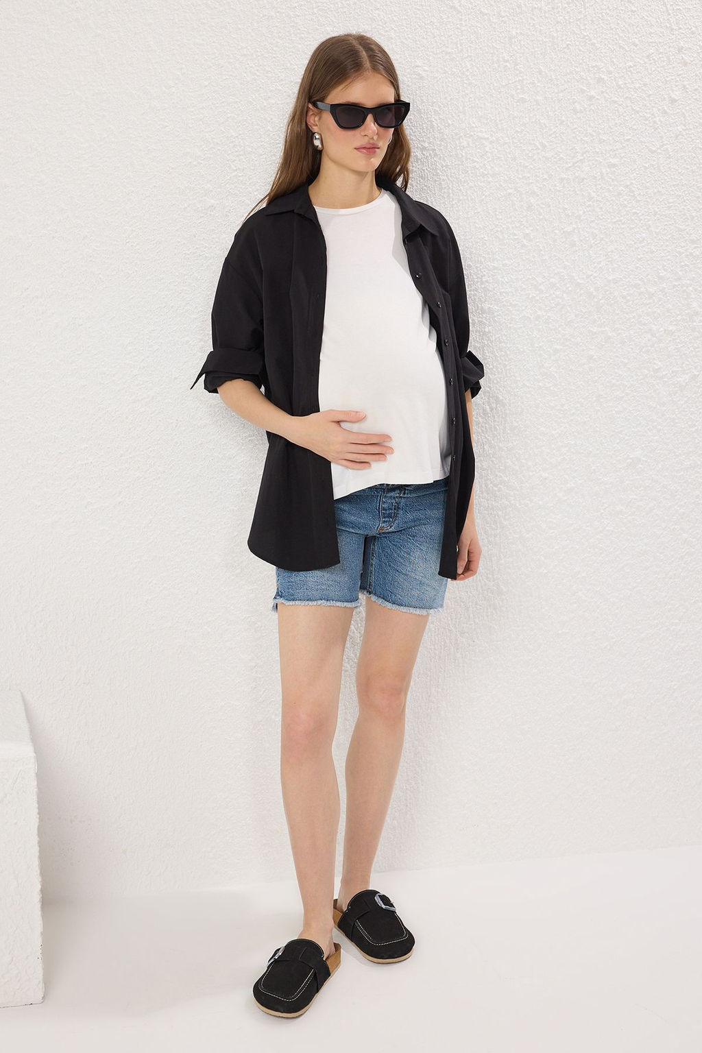 TRENDYOLMILLA Mavi Yanlar? Lastikli Hamile Denim Sort TBBSS25AP00029 фото 2