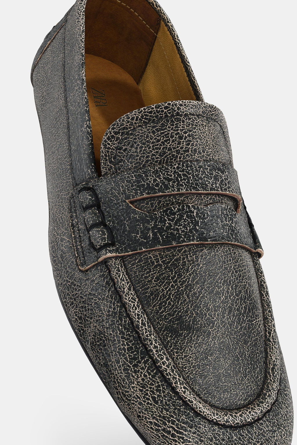 LEATHER LOAFERS WITH DISTRESSED EFFECT - Zara фото 3