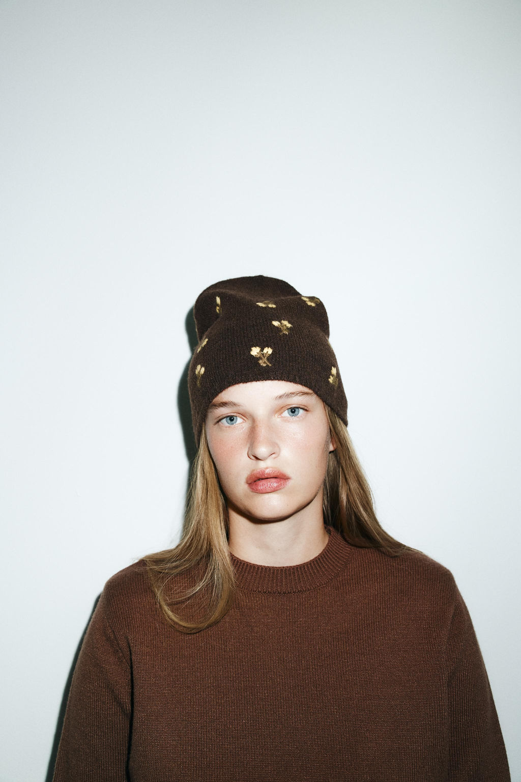FLORAL EMBROIDERED KNIT BEANIE HAT
