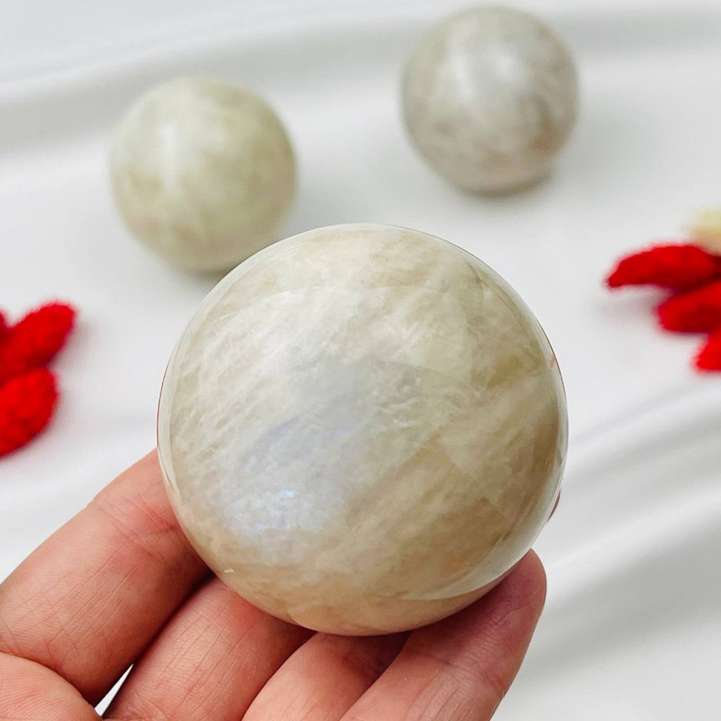 Шар из Лунного камня