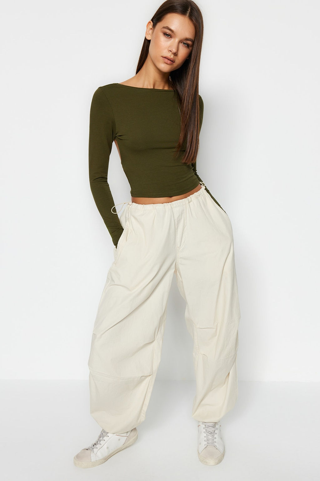 Haki Derin S?rt Dekolteli Fitted/Vucuda Oturan Pamuklu Esnek Orme Bluz TWOAW24BZ00173