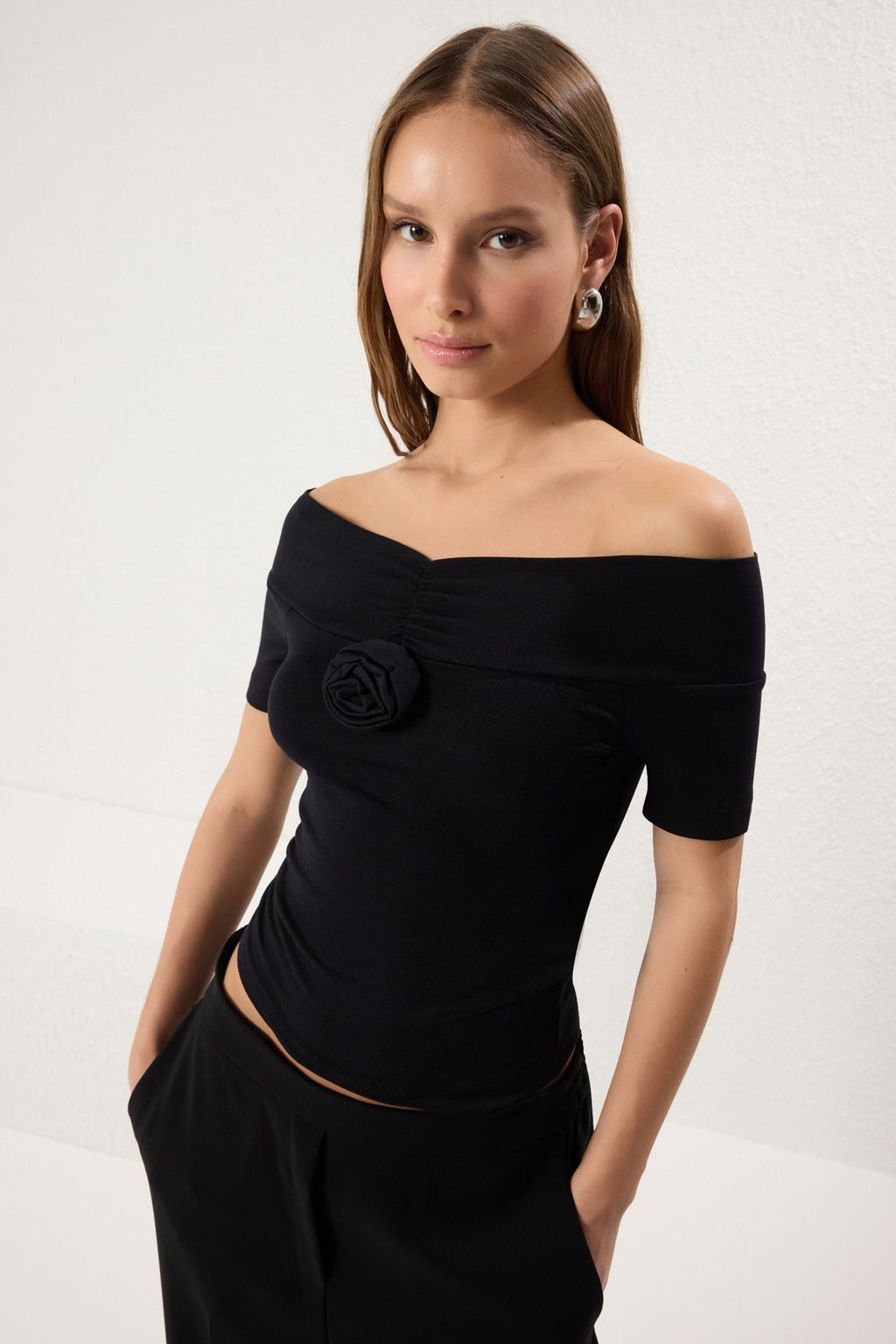 Siyah Gul Detayl? Fitted/Vucuda Oturan Esnek Orme Bluz TWOSS25BZ00219 - Trendyolmilla фото 2