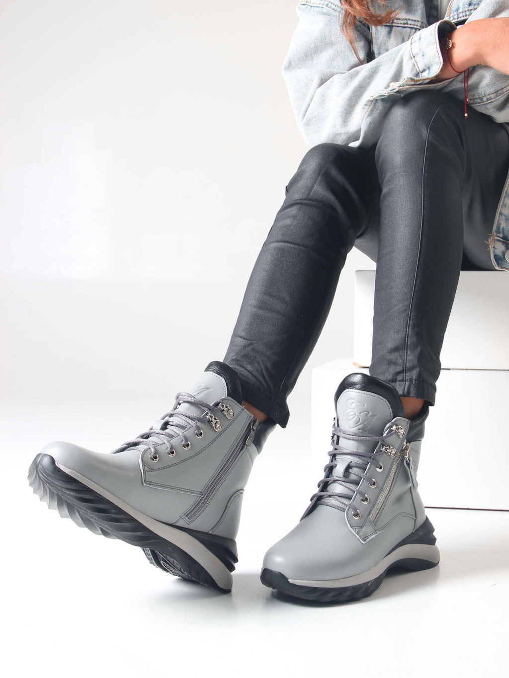 Ботинки 261.uno2bl. серый черный/Байка