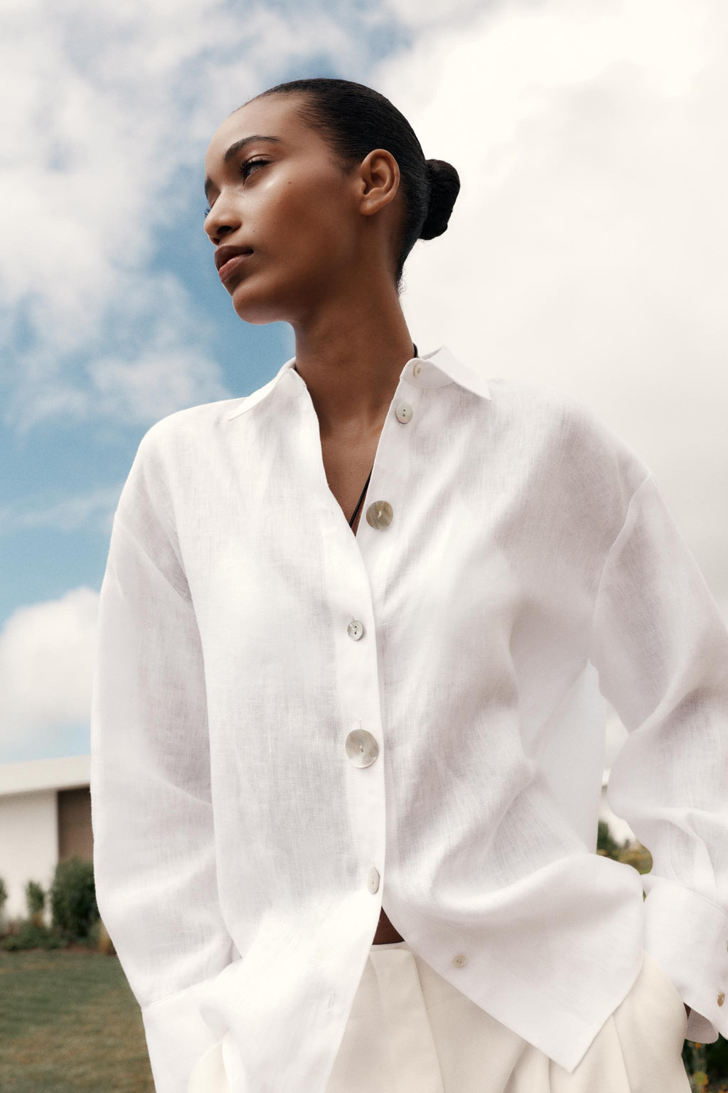 100% LINEN SHIRT WITH CONTRASTING BUTTONS - Zara фото 16