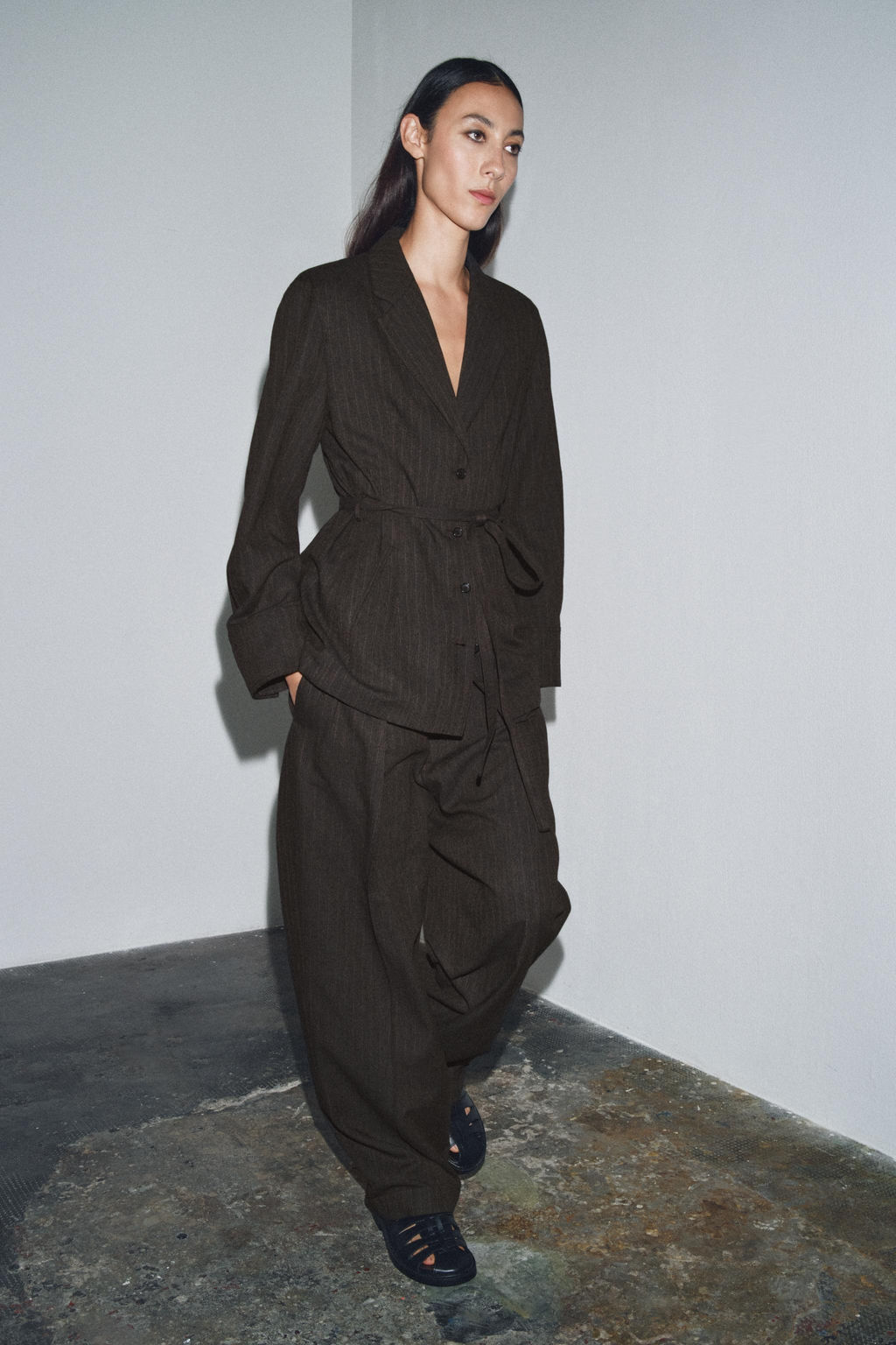 ZW COLLECTION HERRINGBONE DARTED TROUSERS